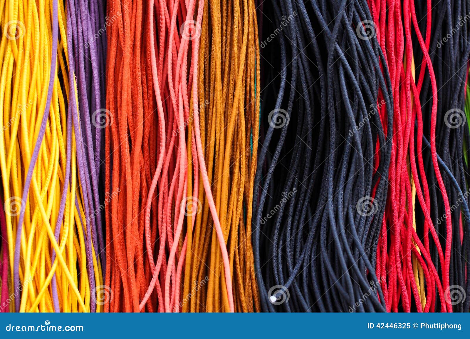 Kolorowe nici. Colourful Plemienni handycrafts w chiangmai