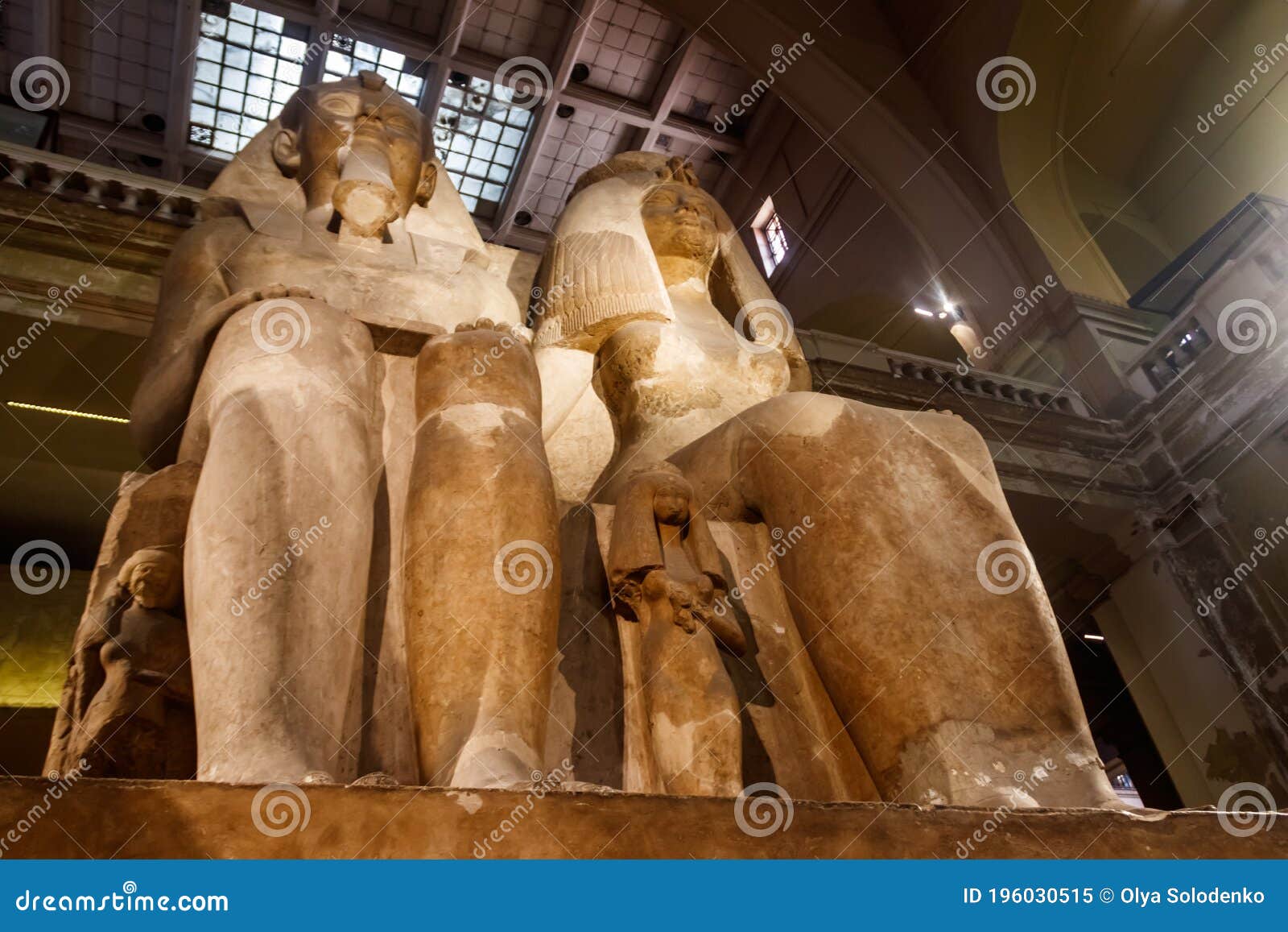 Kolossale Beelden Van Amenhotep Iii En Koningin Tiye En Hun Dochter Henuttaneb In Het Egyptische
