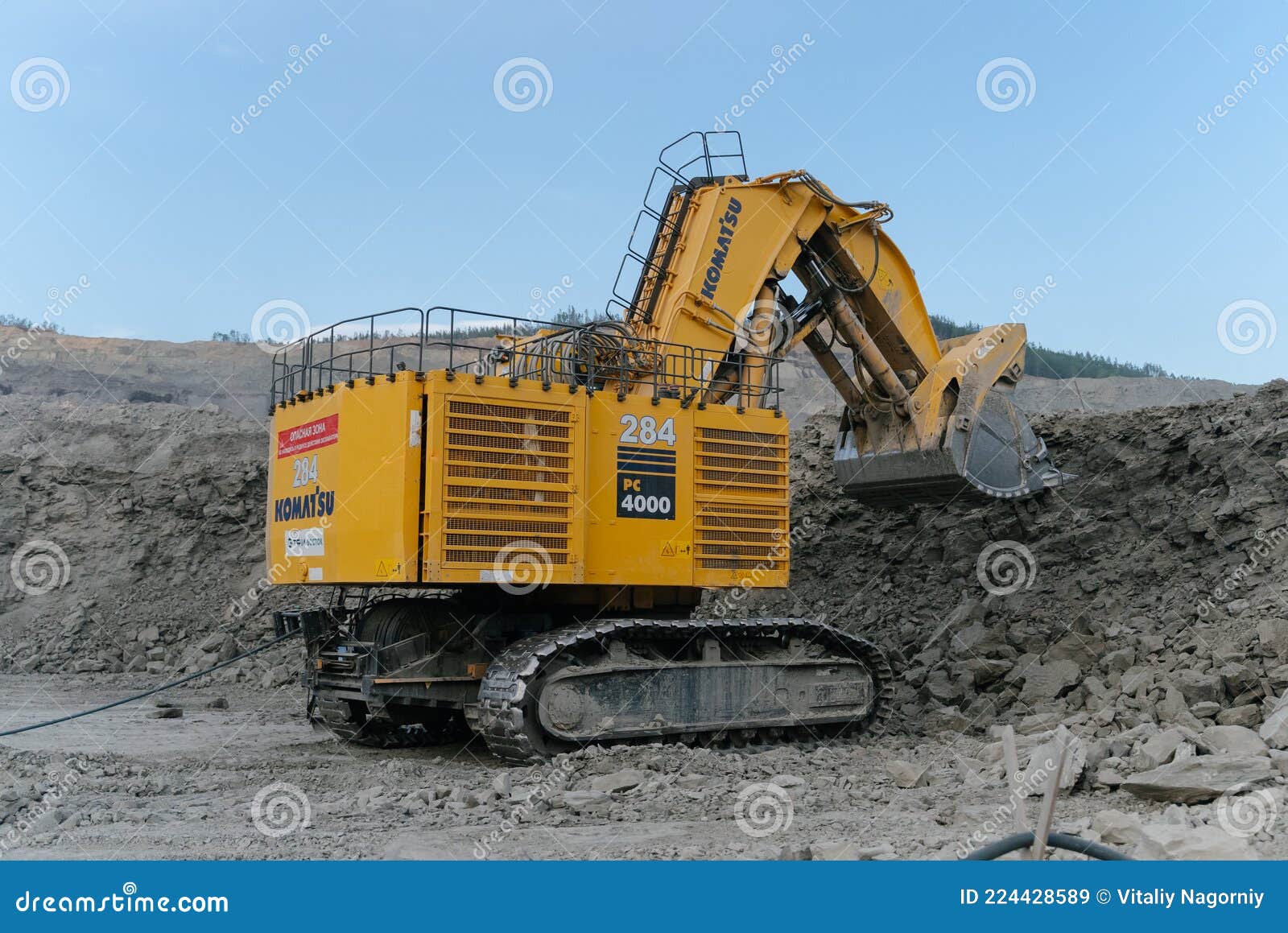 Komatsu Pc4000 Excavator At A Coal Mine The Action Takes Place In An Open Pit Editorial Stock Image Image Of Bucket Heavy