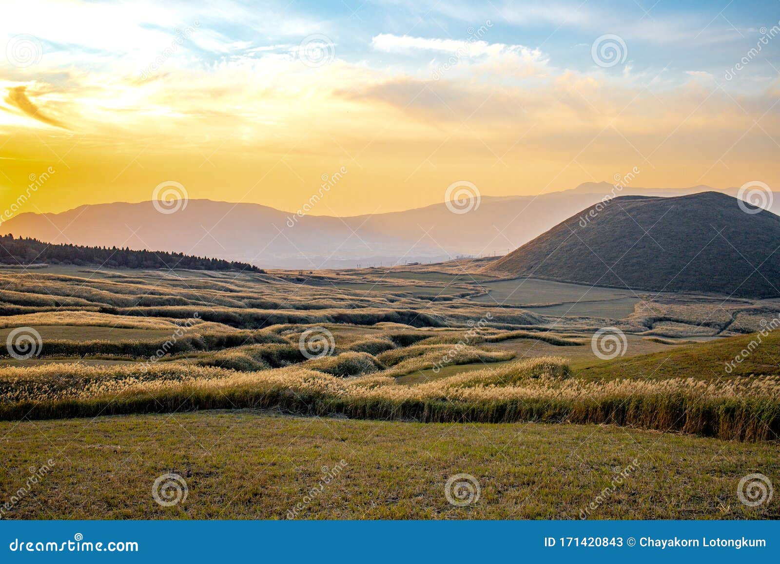 Komezuka Of Mount Aso Aso San The Largest Active Volcano In Japan Stock Image Image Of Grass Kyushu
