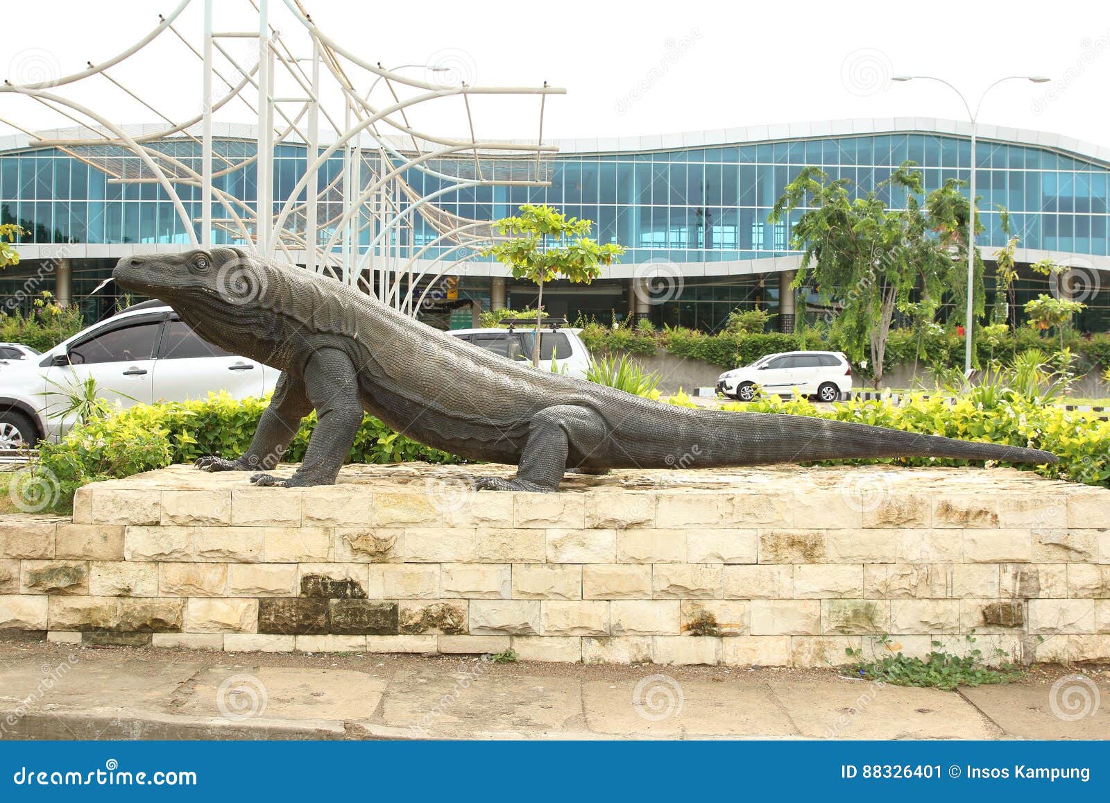 Komodo Airport, Labuan Bajo Editorial Photo - Image of tenggara, statue