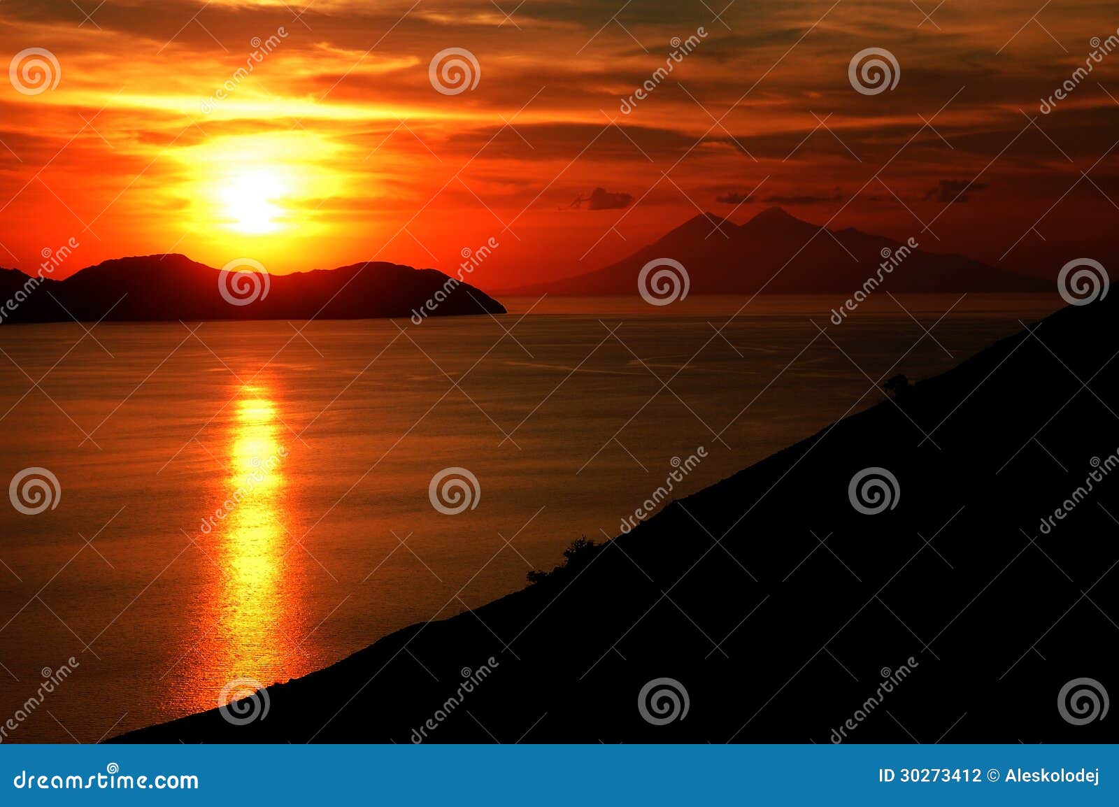 sunset sea in komodo islands