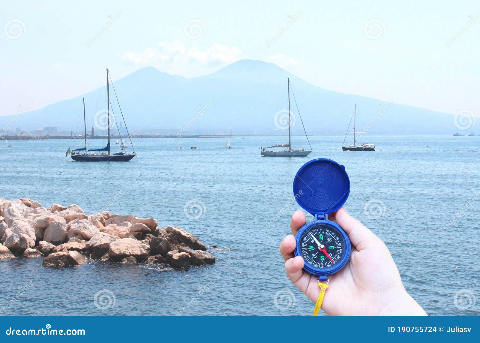 Kompass in Der Hand Auf Hintergrund Meer in Neapel Italien Europa
