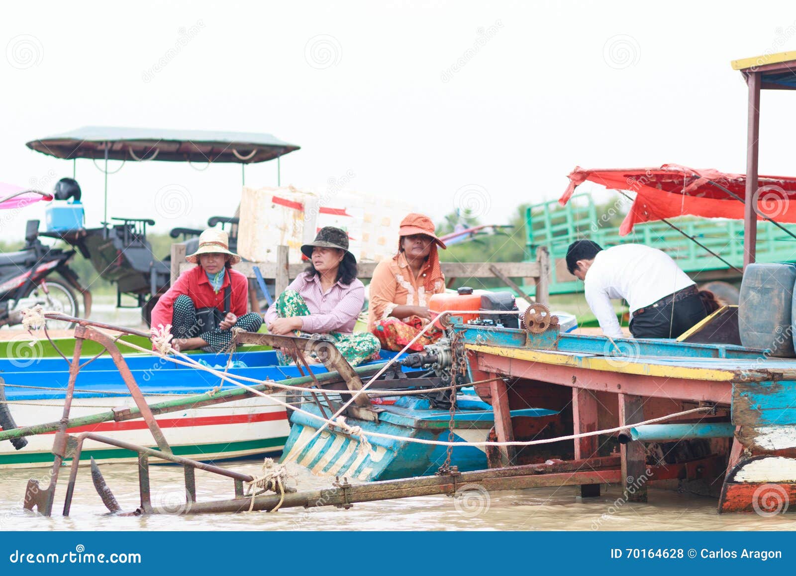 1300px x 957px - KOMPONG PHLUK, CAMBODIA - OCTOBER 24: Unidentified Local People, Await  Tourists on Boats To Take Them To the Floating Village of Editorial Stock  Photo - Image of child, fishing: 70164628
