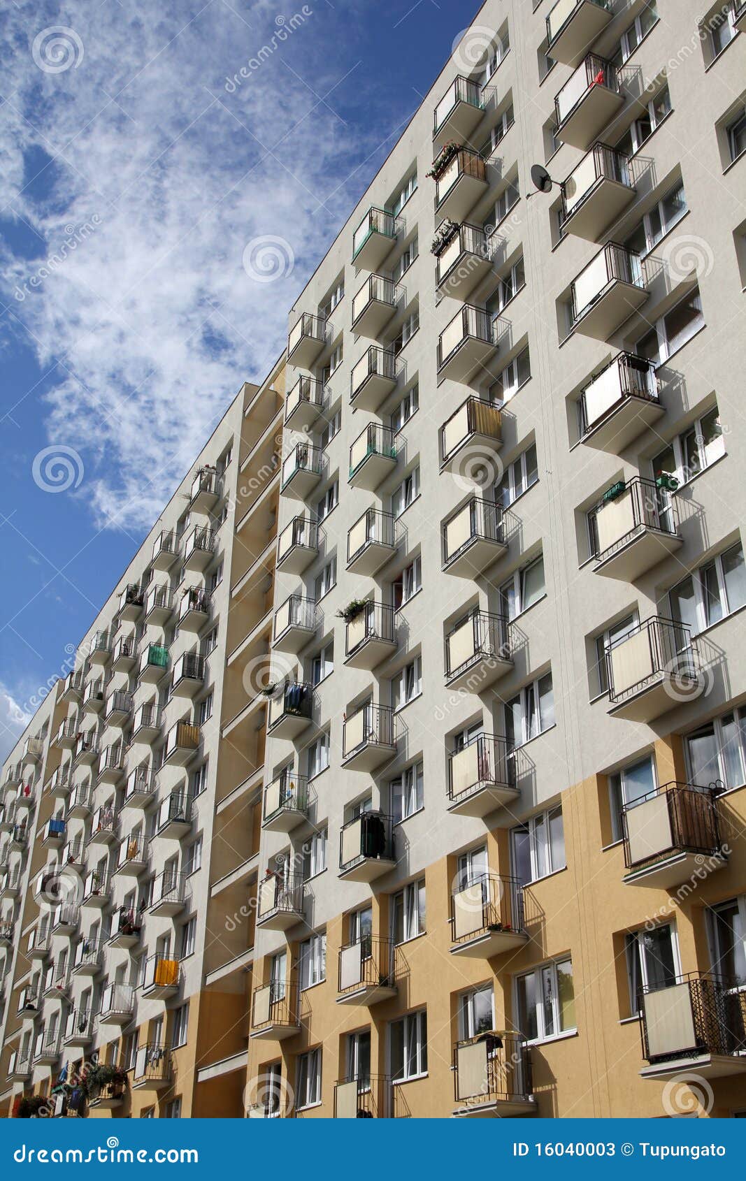 Kondominium stockbild. Bild von kondominium - 16040003