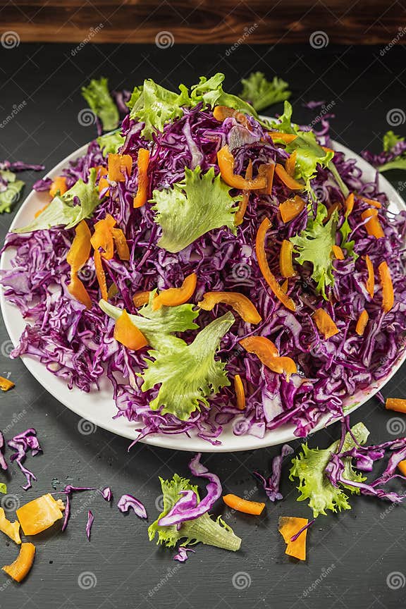 Kopfsalat Mit Glockenpfeffer Roter Kohlsalat, Gelegentlich Um Eine ...