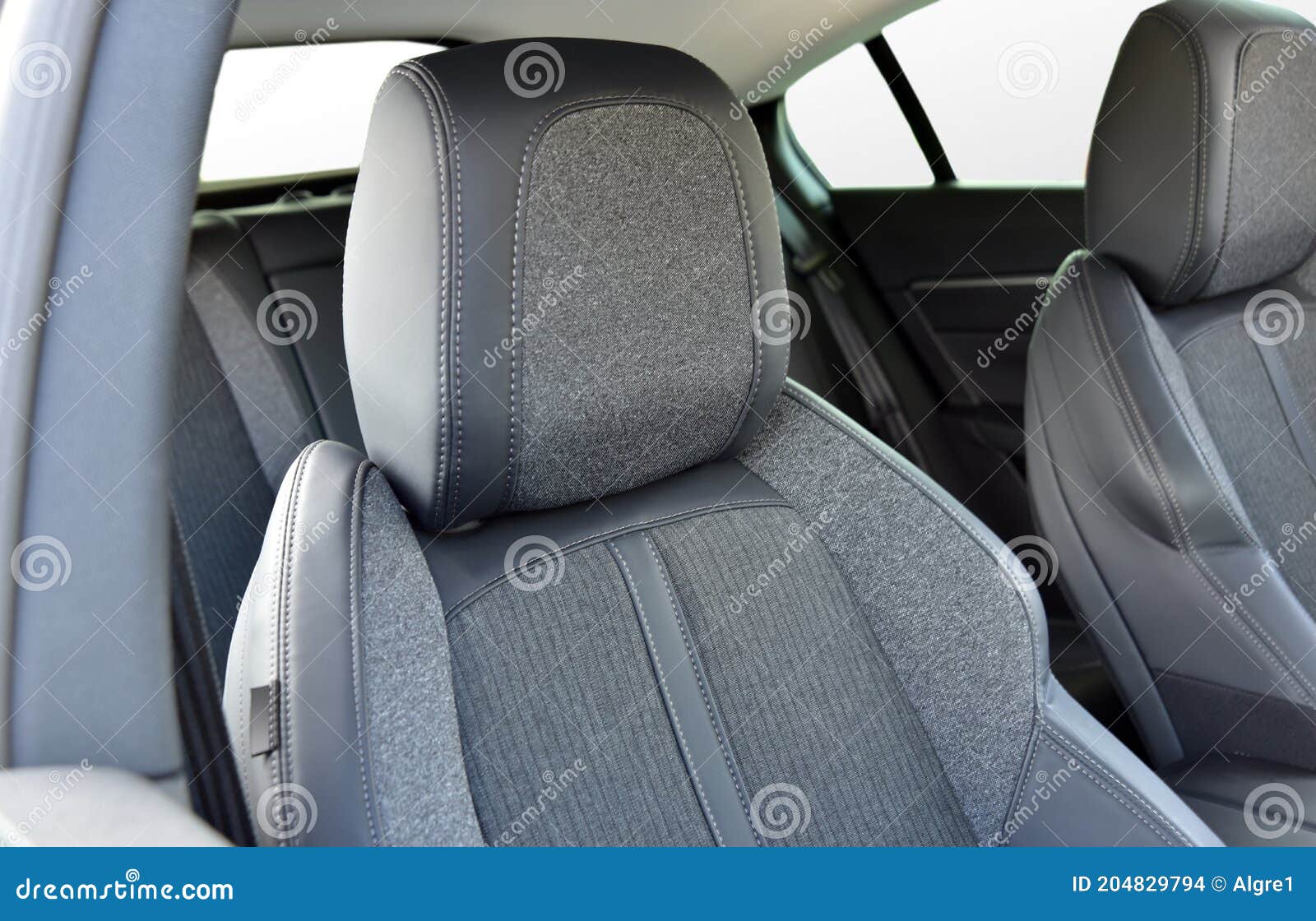 https://thumbs.dreamstime.com/z/kopfst%C3%BCtze-auf-einem-autositz-detail-innerhalb-des-modernen-autokopflehnendetails-%C3%BCber-personenkraftwagen-204829794.jpg