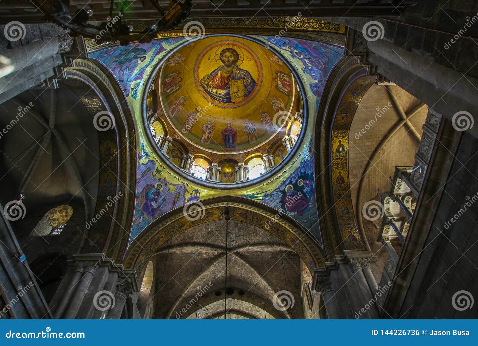 Kopuła w kościół Święty Sepulchre w starym mieście Jerozolima. Kolorowa kopuła kościół Święty Sepulchre w Starym mieście Jerozolima