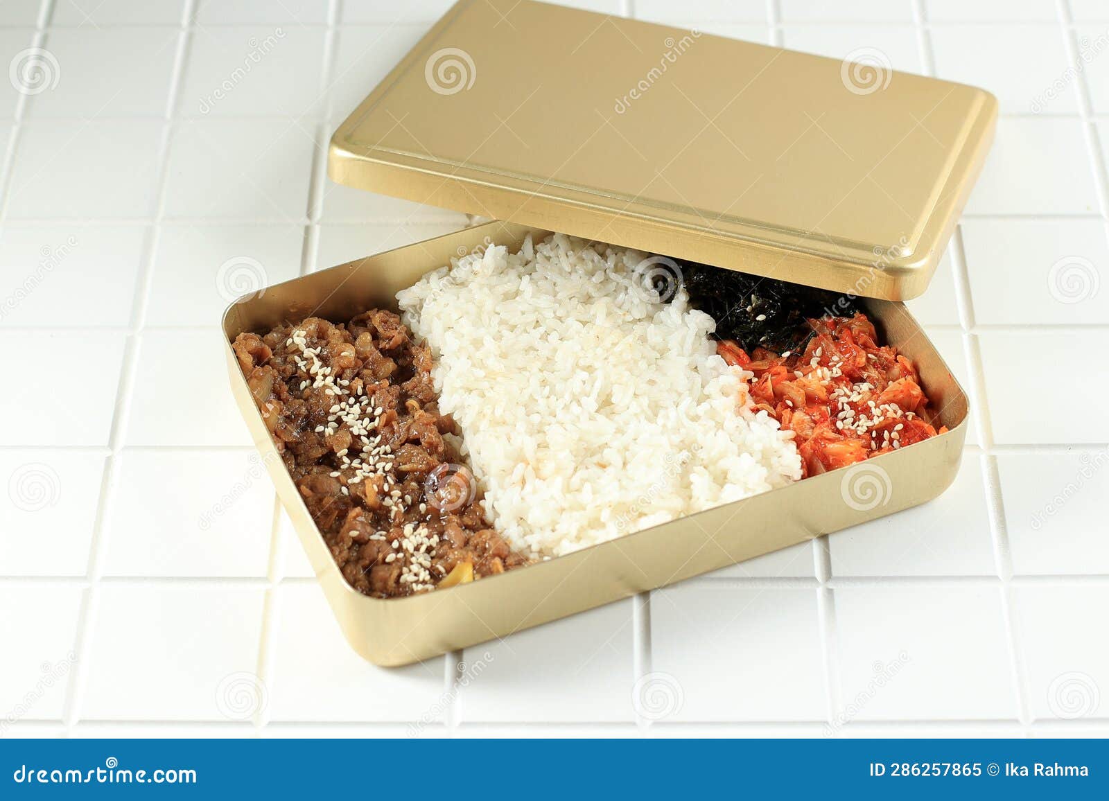 Korean food photo: Dosirak (Korean lunch box) on