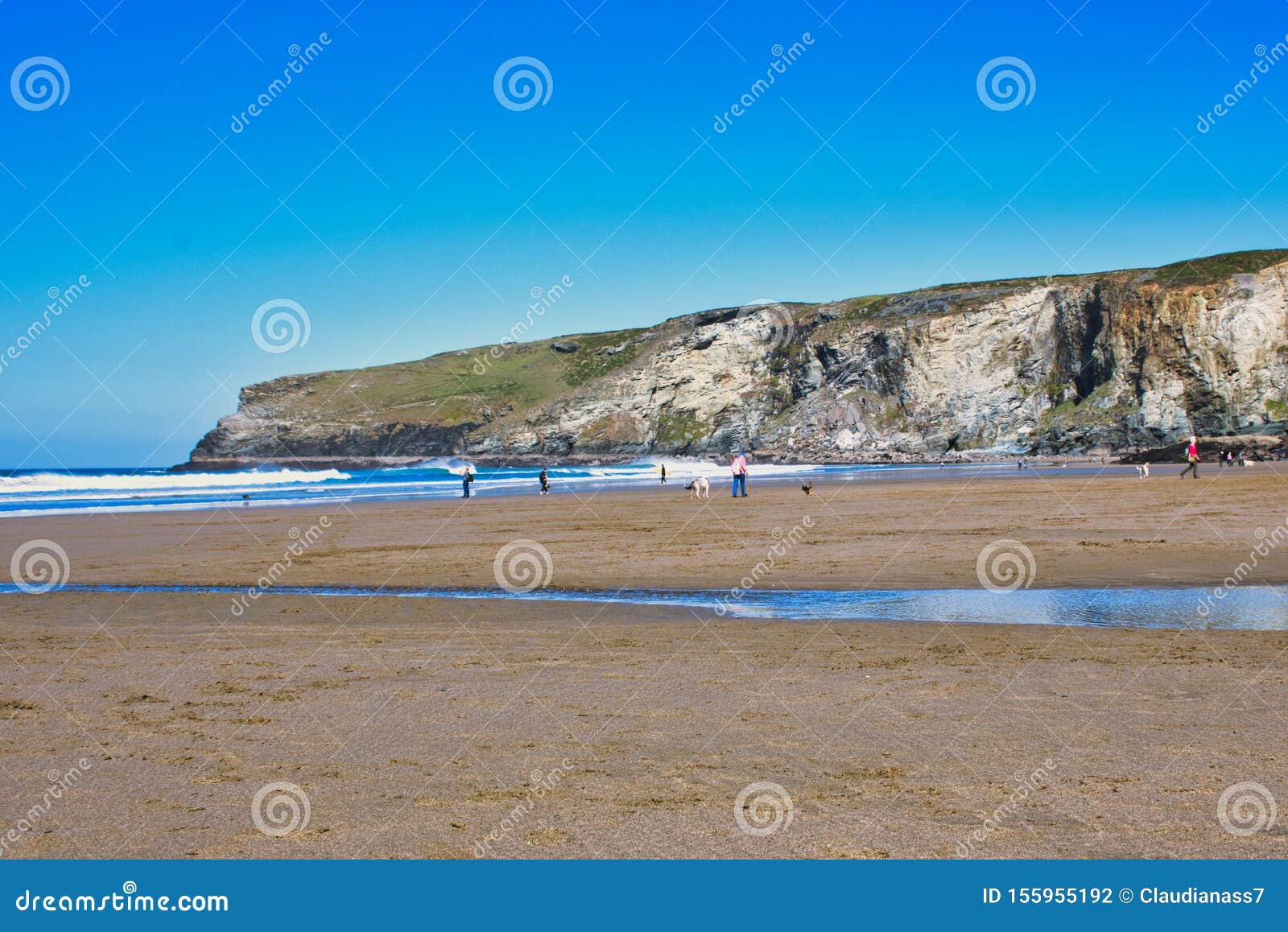 Kornwalijski krajobraz skalisty Trebarwith Strand Beach. Krajobraz skalisty w Kornwalii na plaÅ¼y Trebarwith Strand