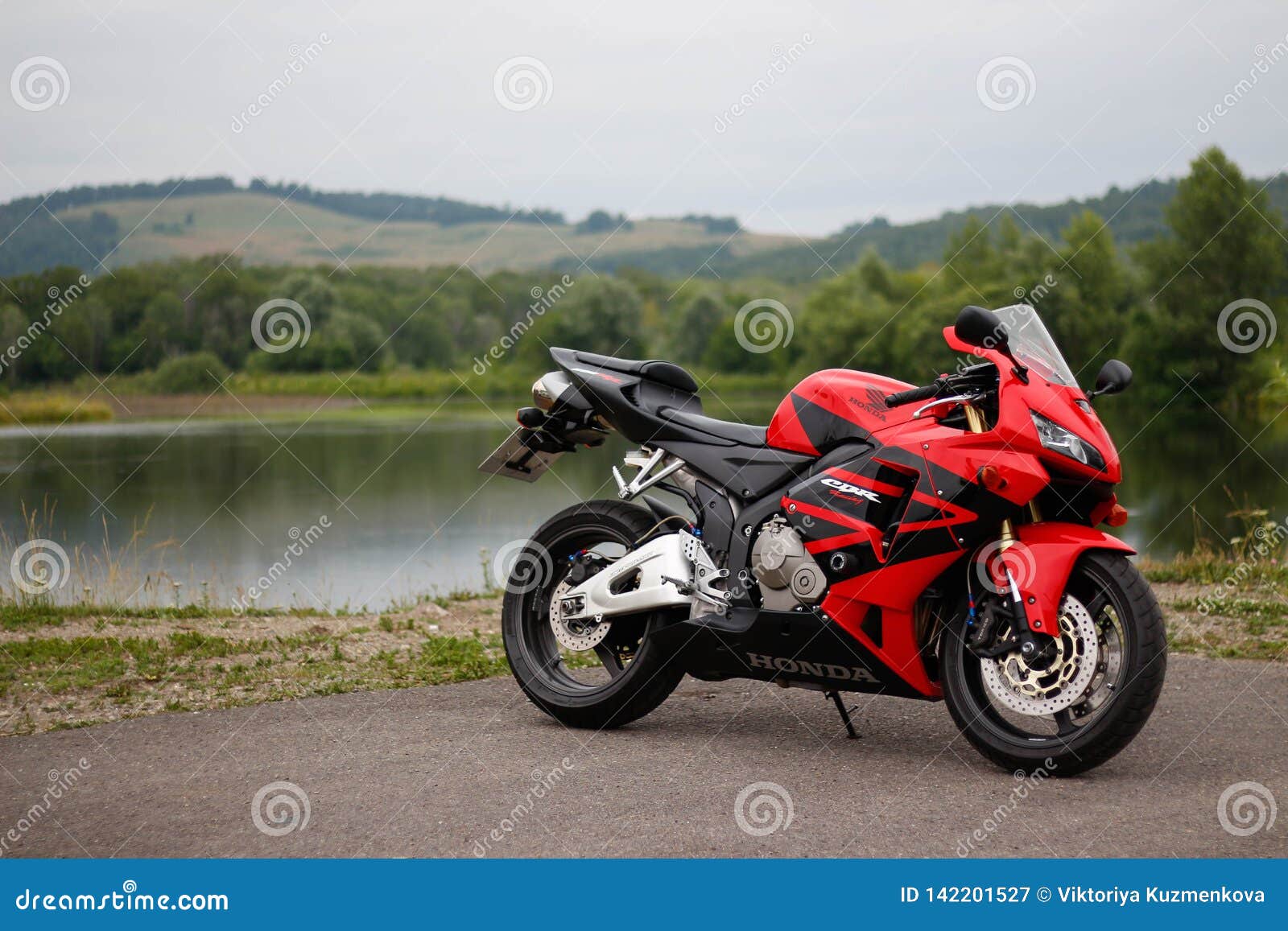 pics Honda Cbr 600 Rr 2021 Negra https es dreamstime com krasnoyarsk rusia de mayo sportbike rojo y negro honda cbr rr pc image142201527