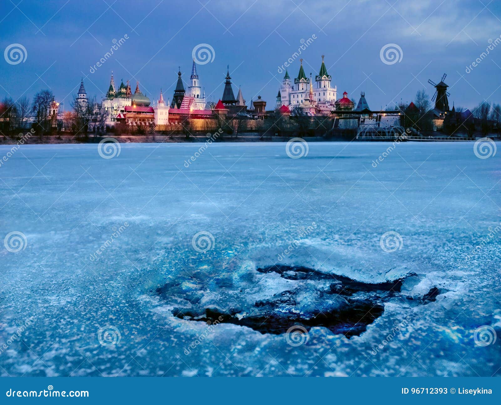 Kremlin Dans Izmaylovo Au Lever De Soleil Moscou Russie