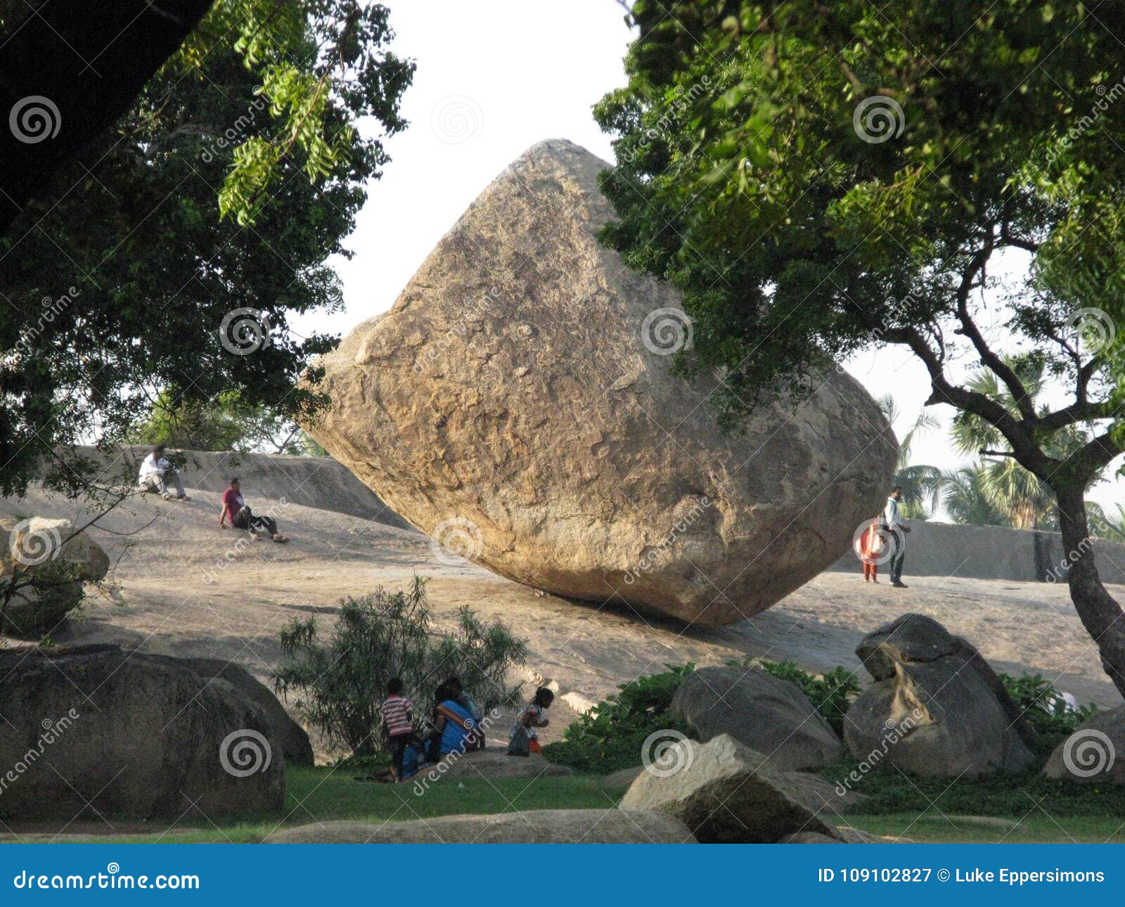 Krishna`s Butter Ball and India. Krishna`s Butter Ball is a Giant  Well-balanced Boulder Editorial Photography - Image of balancing, giant:  109102827