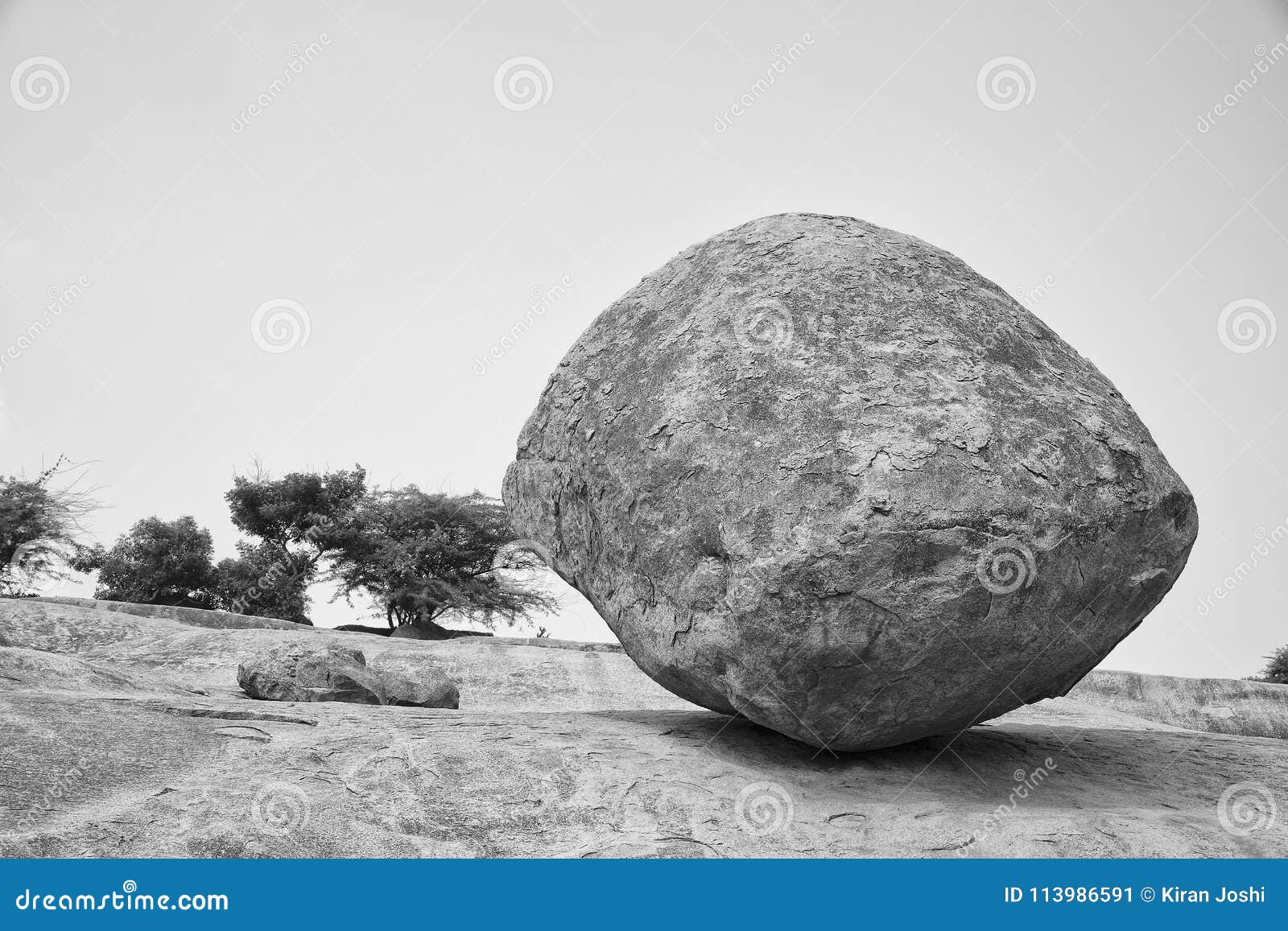 Krishna`s Butter Ball at Mahabalipuram. Boulder Stock Image - Image of  rock, krishnas: 113986591