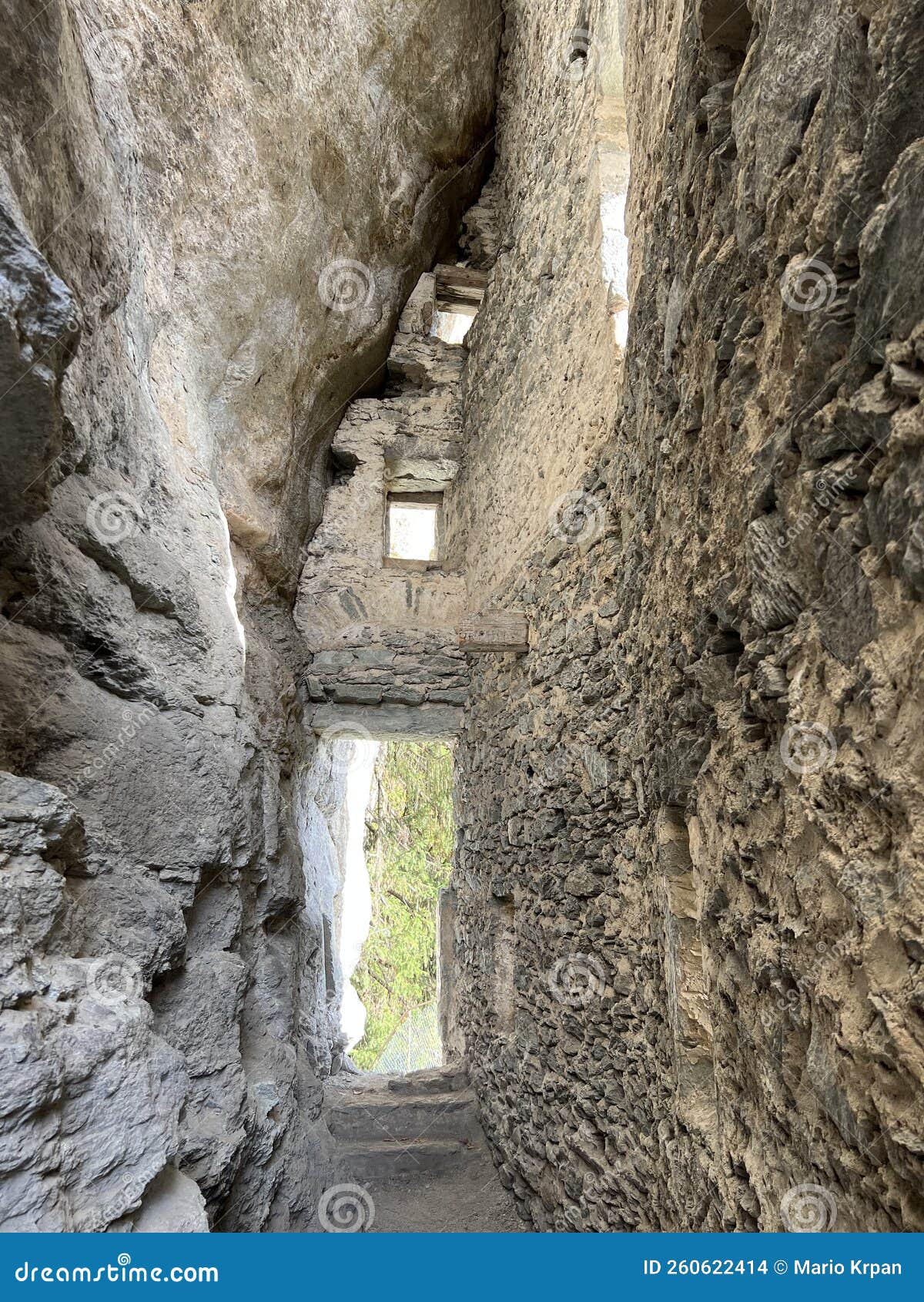 kropfenstein castle or ruine der burg kropfenstein oder hÃÂ¶hlenburg kropfenstein casti grotta or ruina grotta, waltensburg