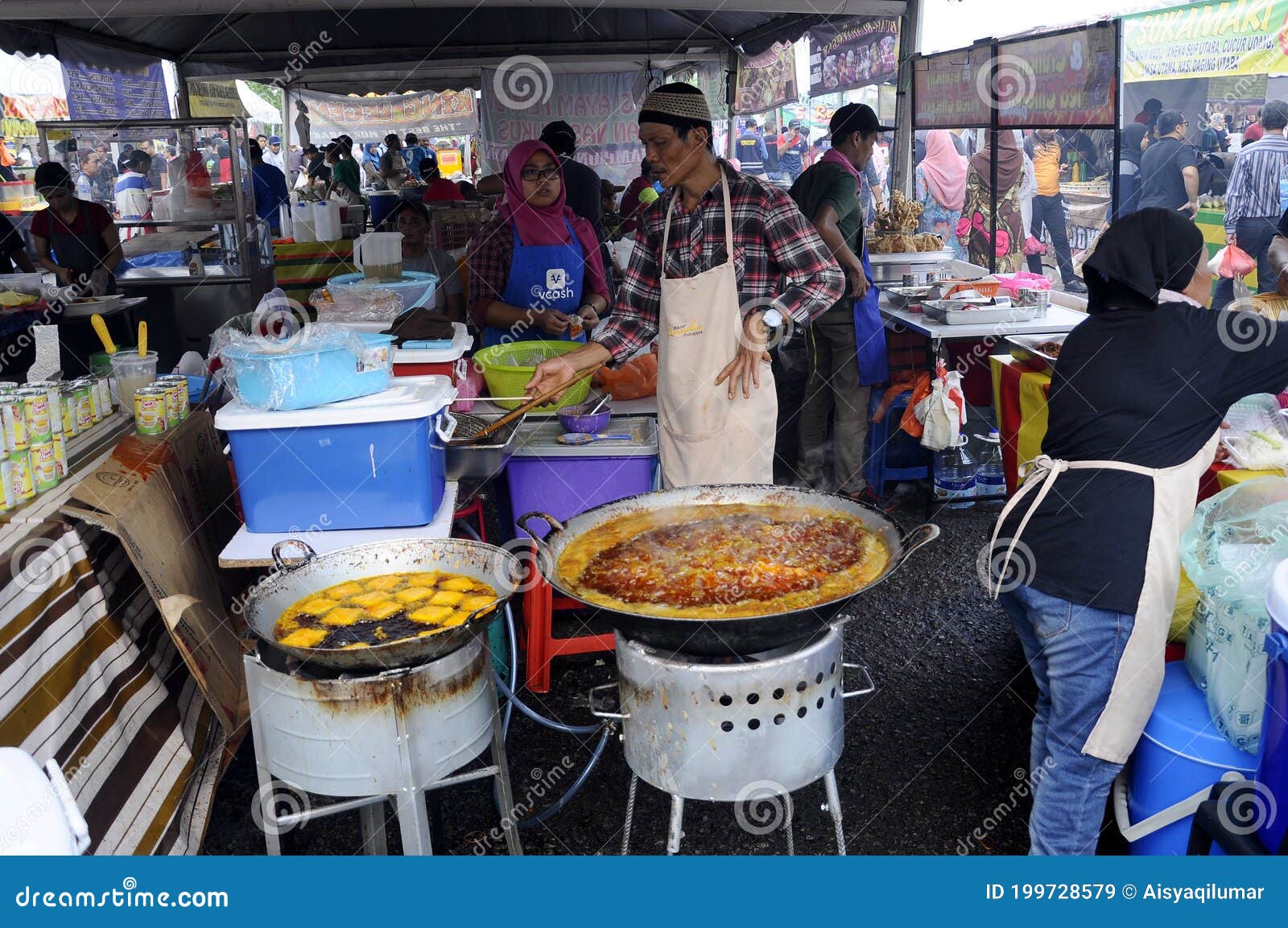 Street Vendors Sell Local Food To the Public. Editorial Stock Image