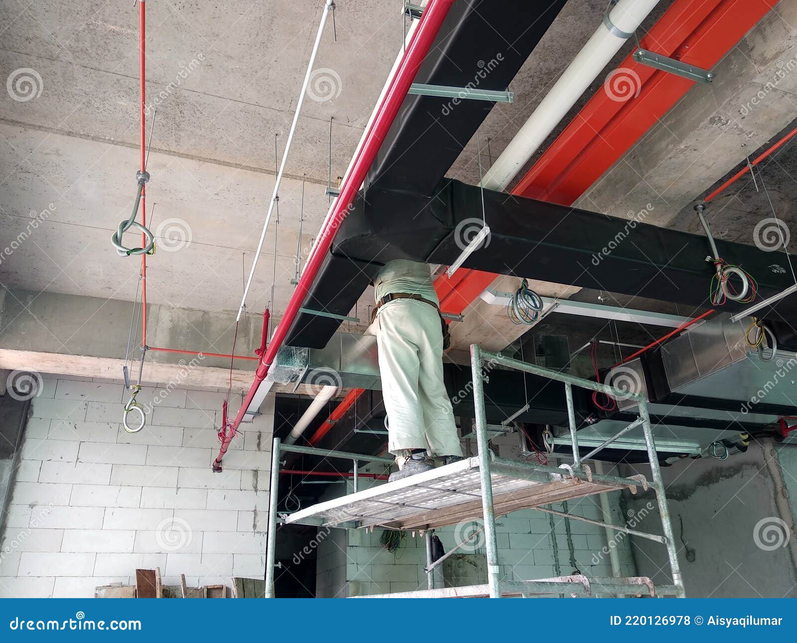 Installation of Electrical Services, Conduit, Cable Tray and Wire-ring at  the High Leve Editorial Stock Photo - Image of industry, false: 220126978