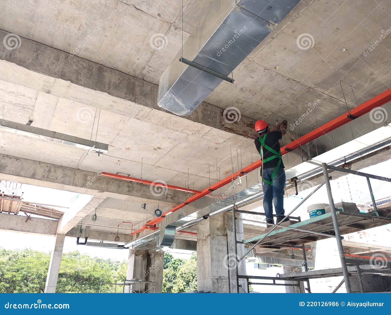 Installation of Electrical Services, Conduit, Cable Tray and Wire-ring at  the High Leve Editorial Photo - Image of lighting, current: 220126986