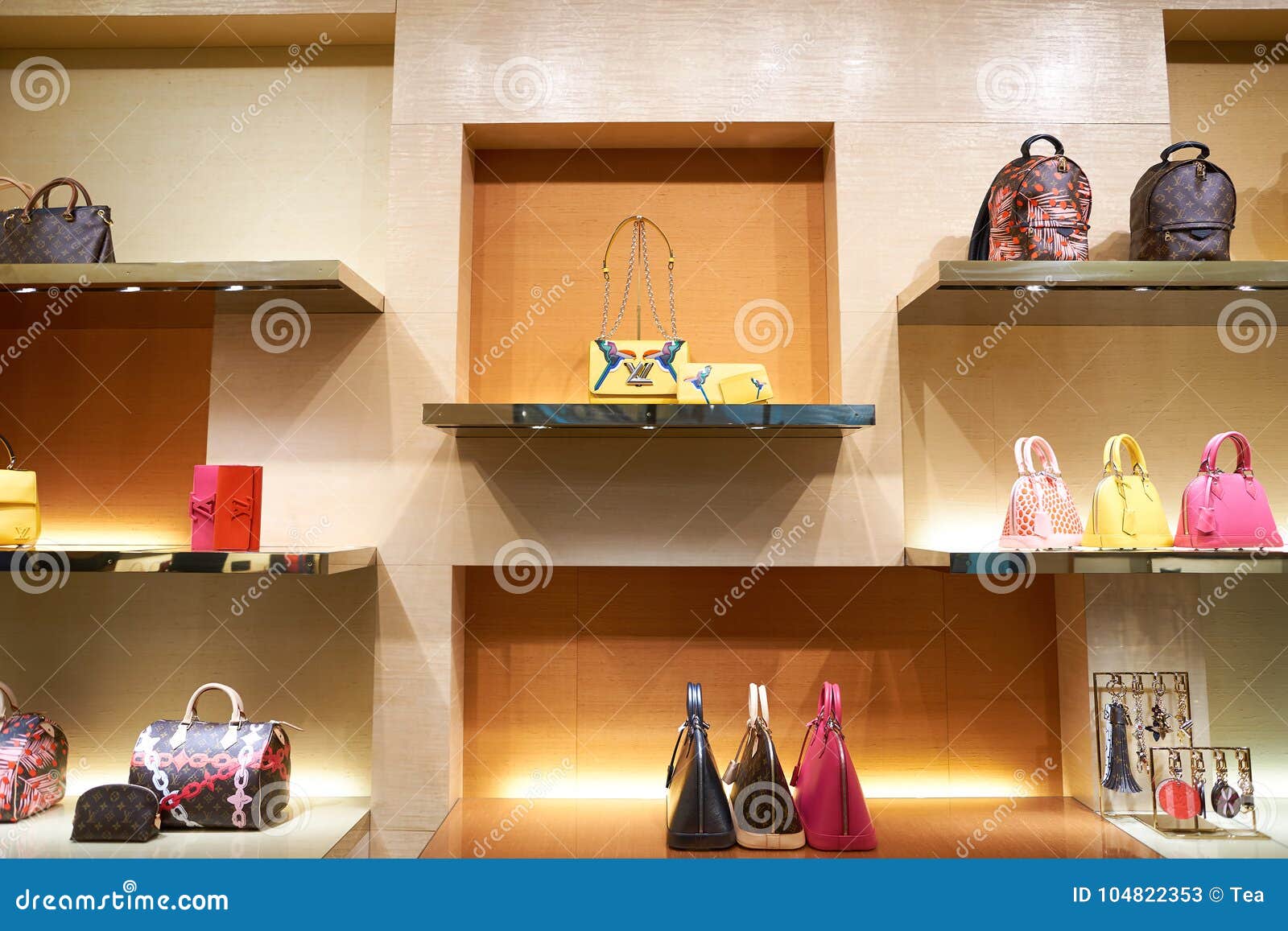 Suria KLCC editorial stock photo. Image of indoor, department - 104822353