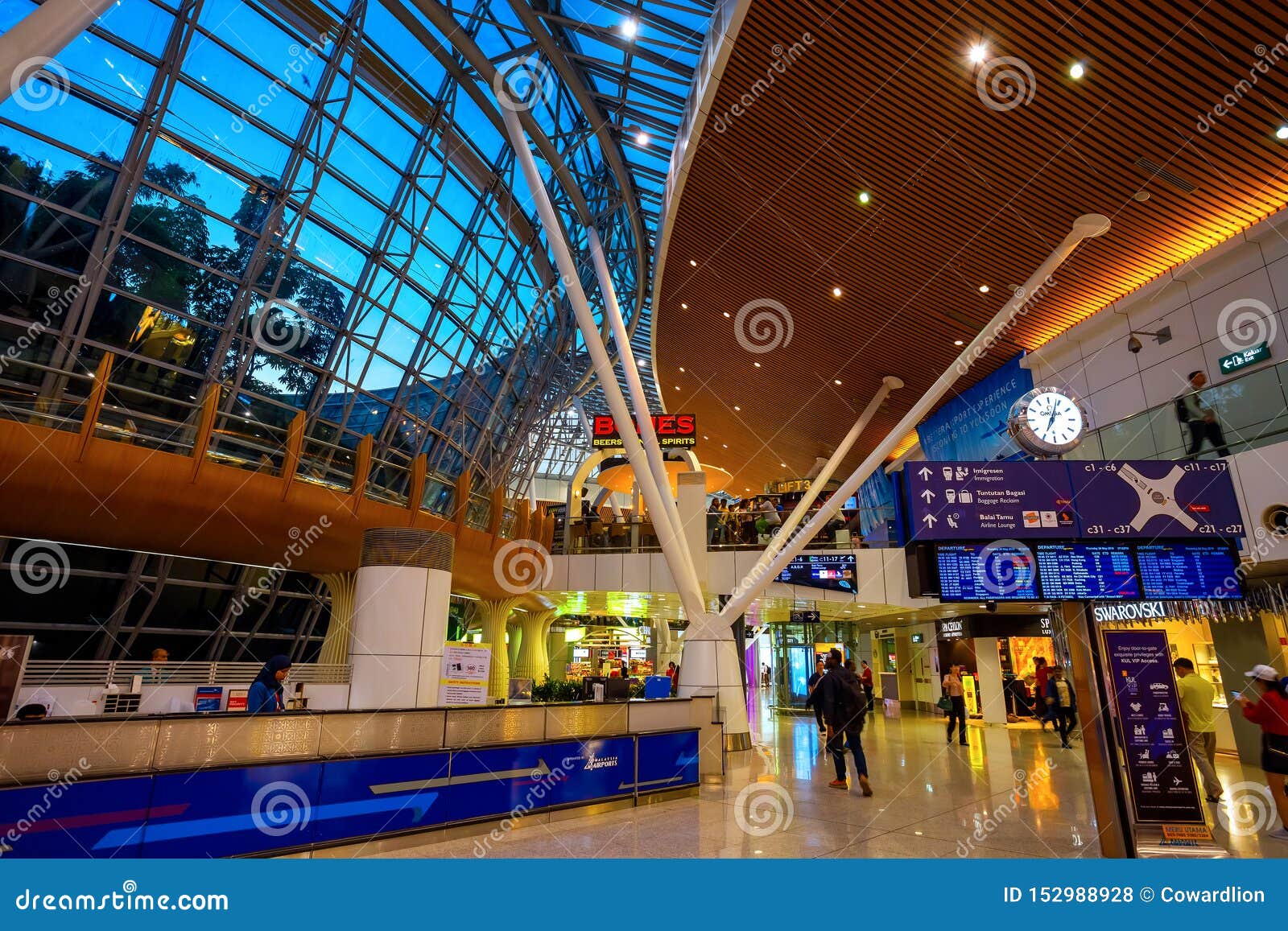 Аэропорт куала лумпур вылет. Малайзия аэропорт Куала-Лумпур. Куалумпур аэропорт. Международный терминал аэропорта Куала Лумпур. Куала Лумпур Интернешнл Малайзия.