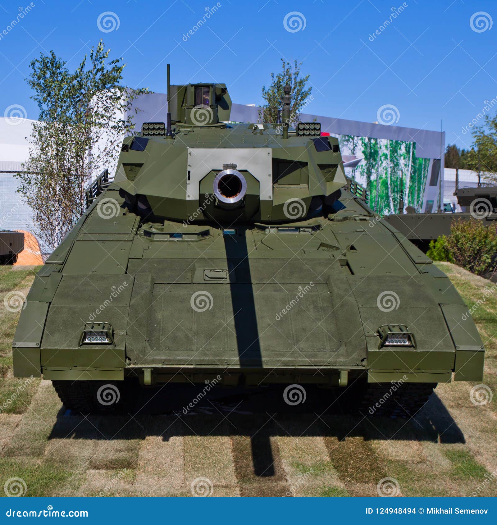 https://thumbs.dreamstime.com/z/kubinka-moscow-region-russia-august-t-armata-tank-military-exhibition-tank-aiming-you-t-armata-tank-124948494.jpg