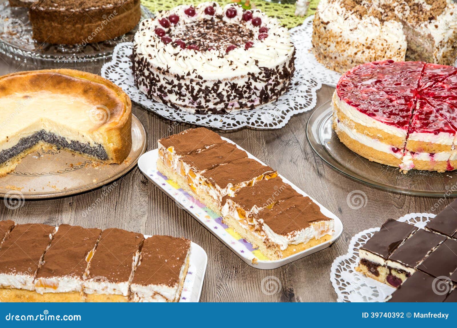 Kuchen-Buffet stockfoto. Bild von buffet, empfindlich - 39740392