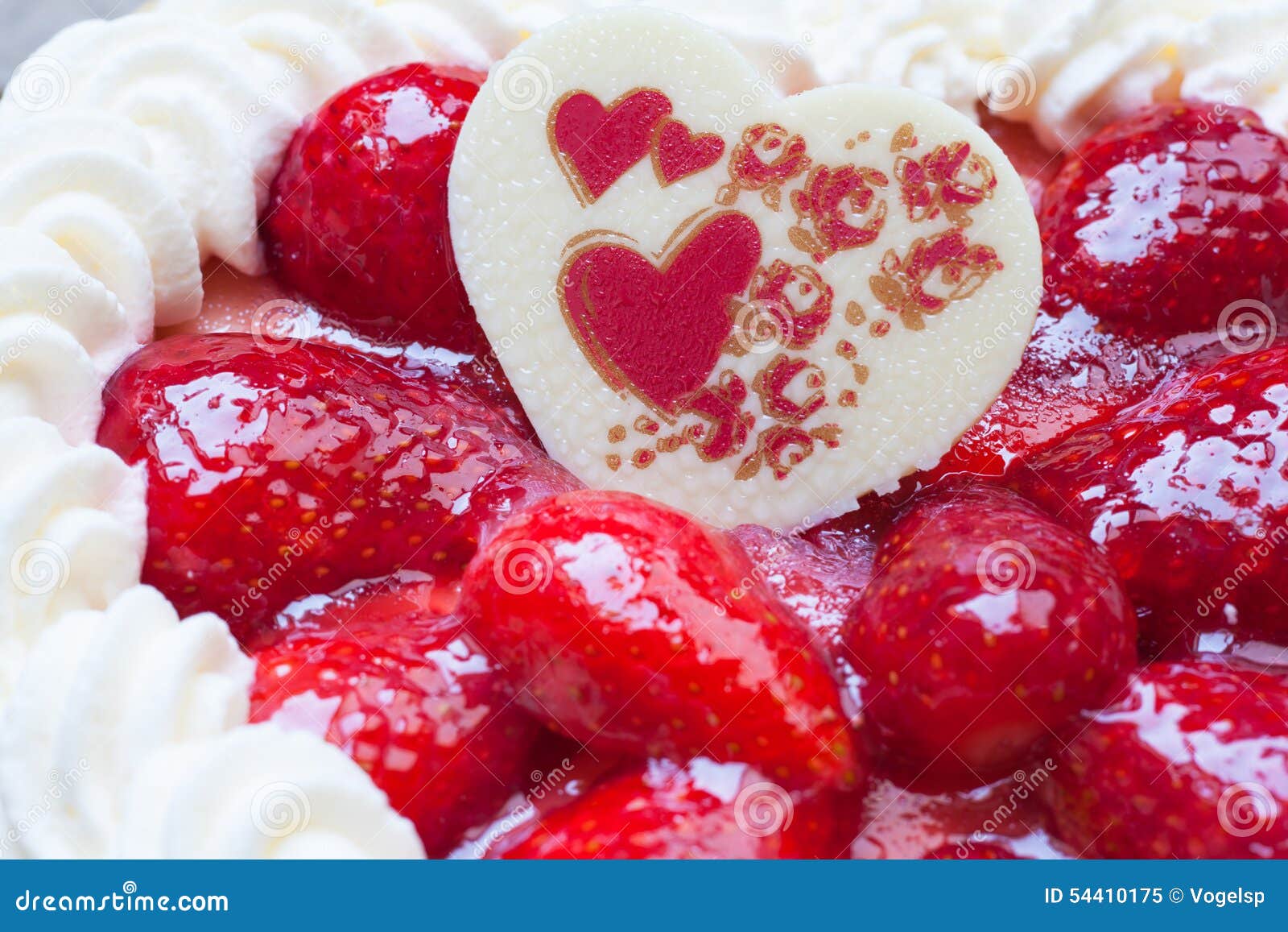 Kuchen Mit Erdbeerherz-Formschokolade Stockbild - Bild von liebe ... Kuchen Mit Erdbeerherz-Formschokolade Stockbild - Bild von liebe ...