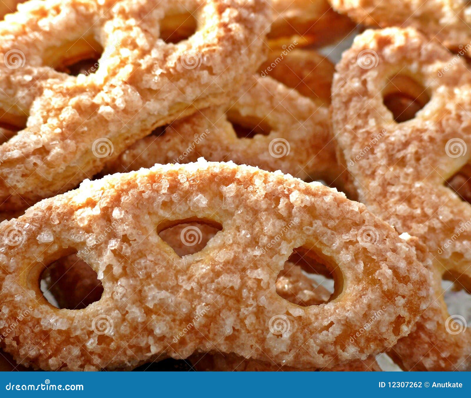 Kuchen mit Zucker stockfoto. Bild von teller, teig, backen 12307262