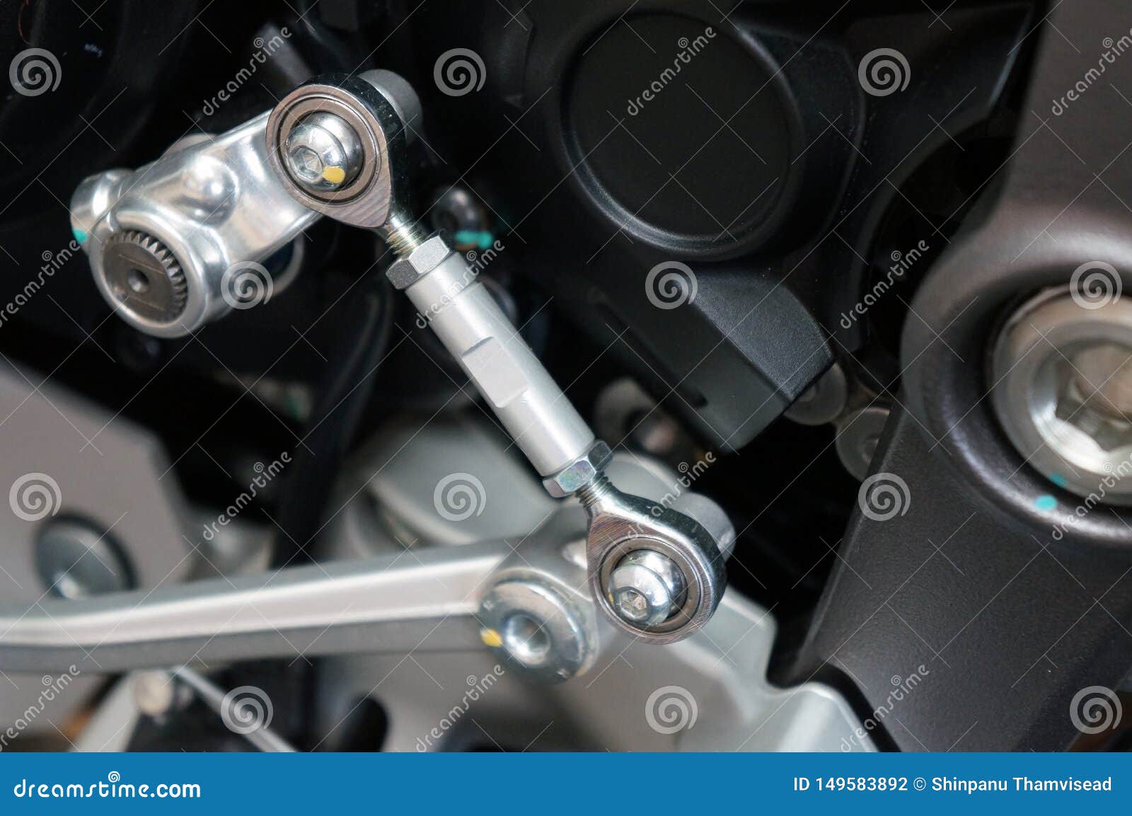 Kugelgelenk-Verknüpfungsstange Des Motorradgangs Zwei Kugelgelenk-Artinstallationen  Stockfoto - Bild von kugel, eisen: 149583892