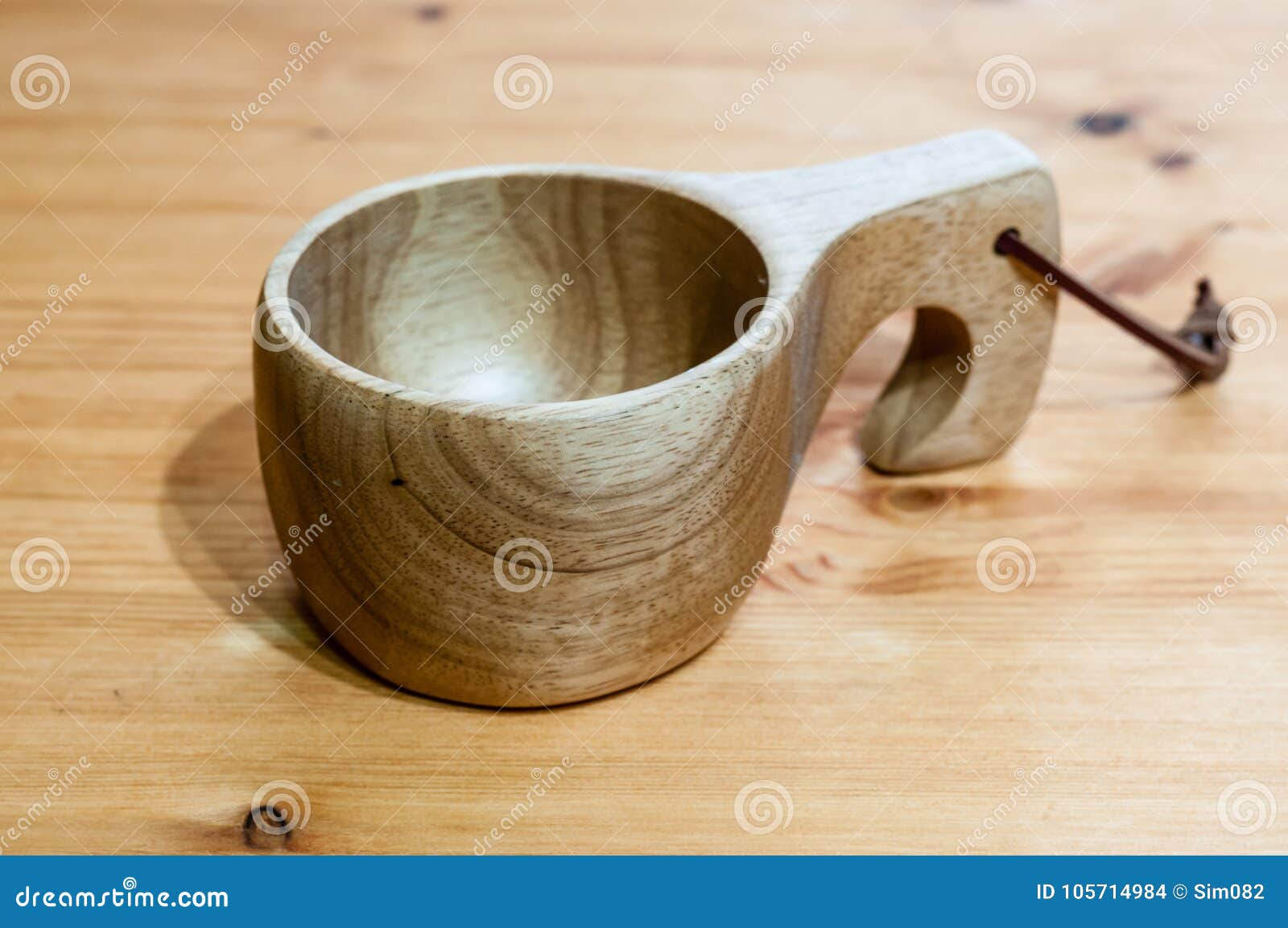 https://thumbs.dreamstime.com/z/kuksa-traditional-wooden-finnish-cup-called-105714984.jpg