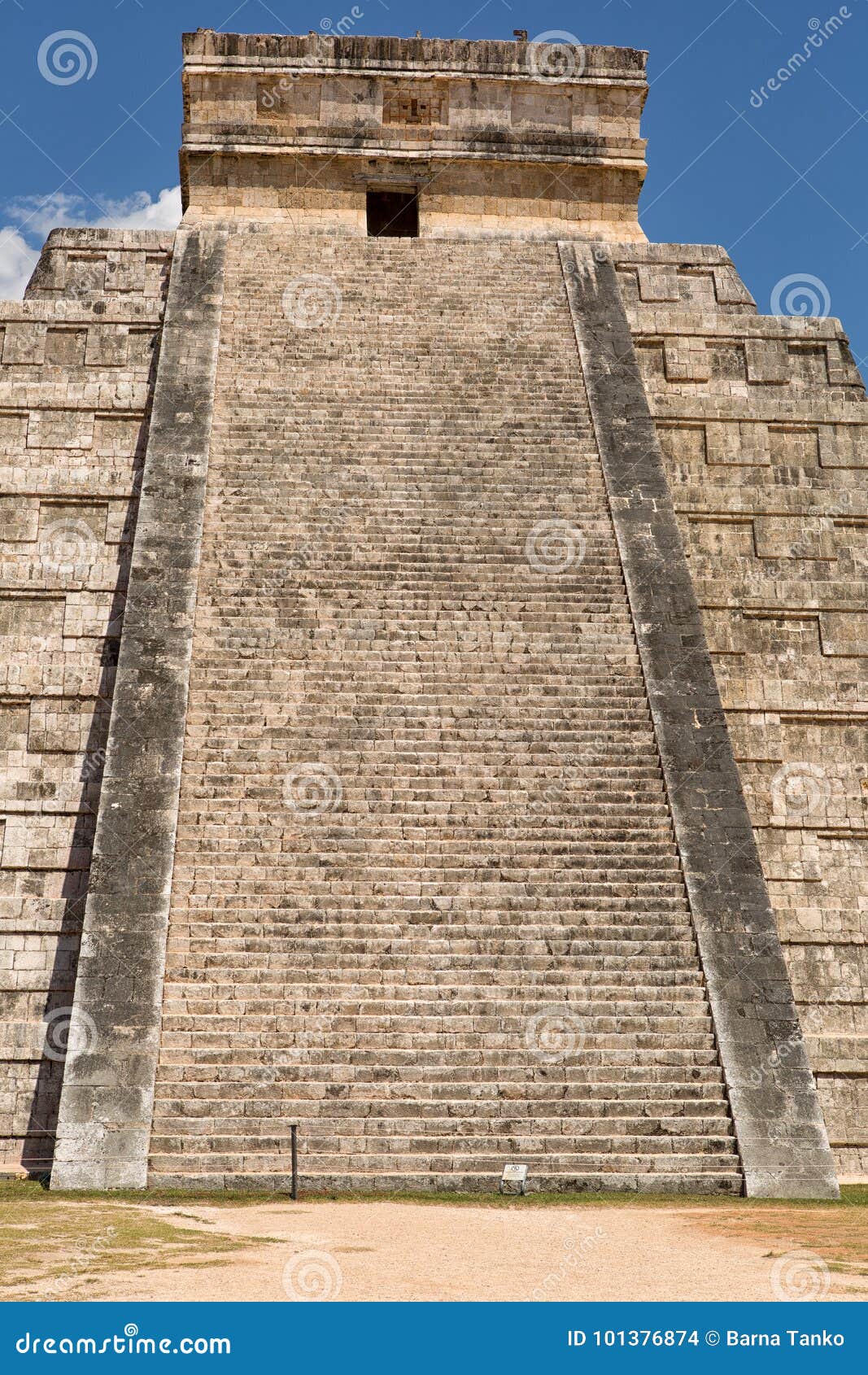 kukulcan mesoamerican step-pyramid at chichen itza