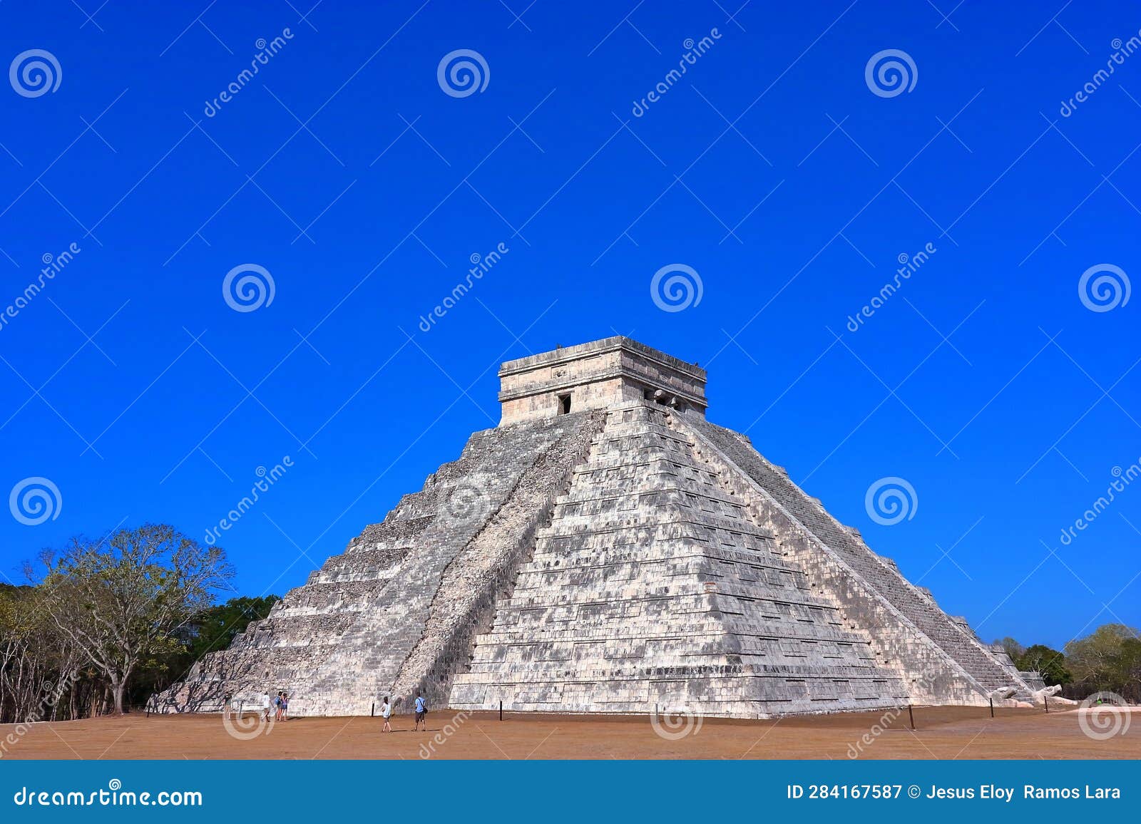 kukulcan temple in chichenitza, yucatan, mexico xiii