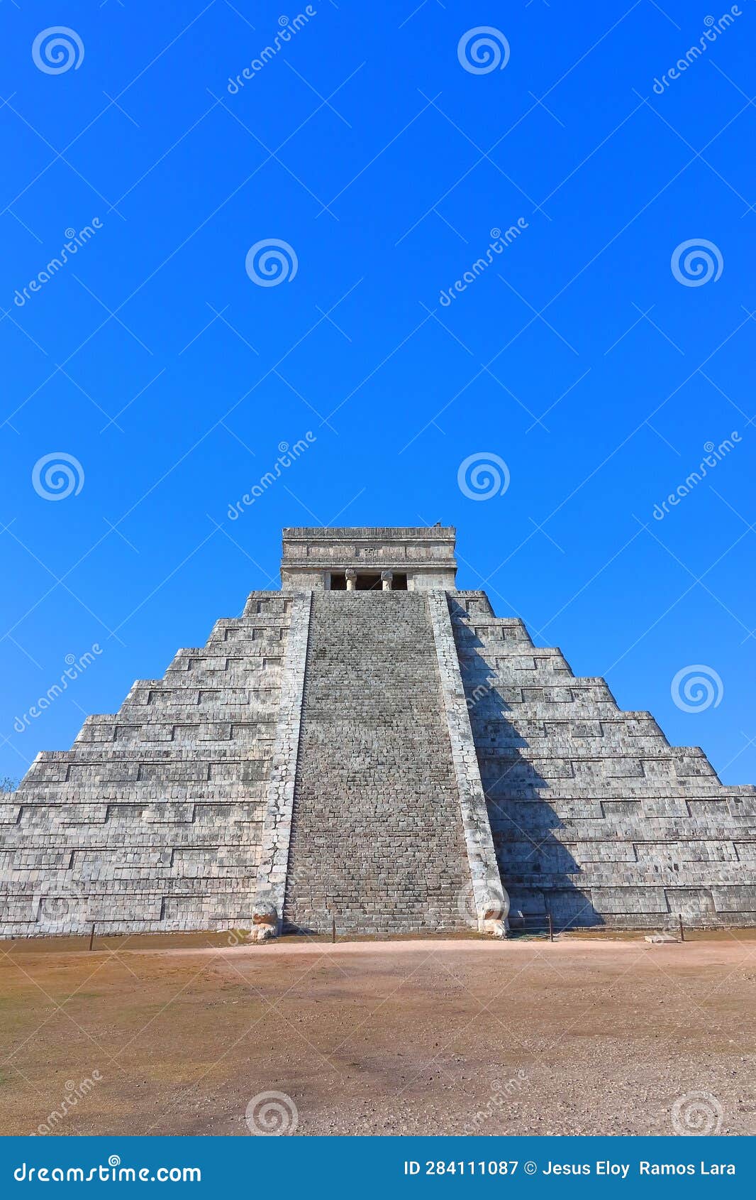 kukulcan temple in chichenitza, yucatan, mexico ii