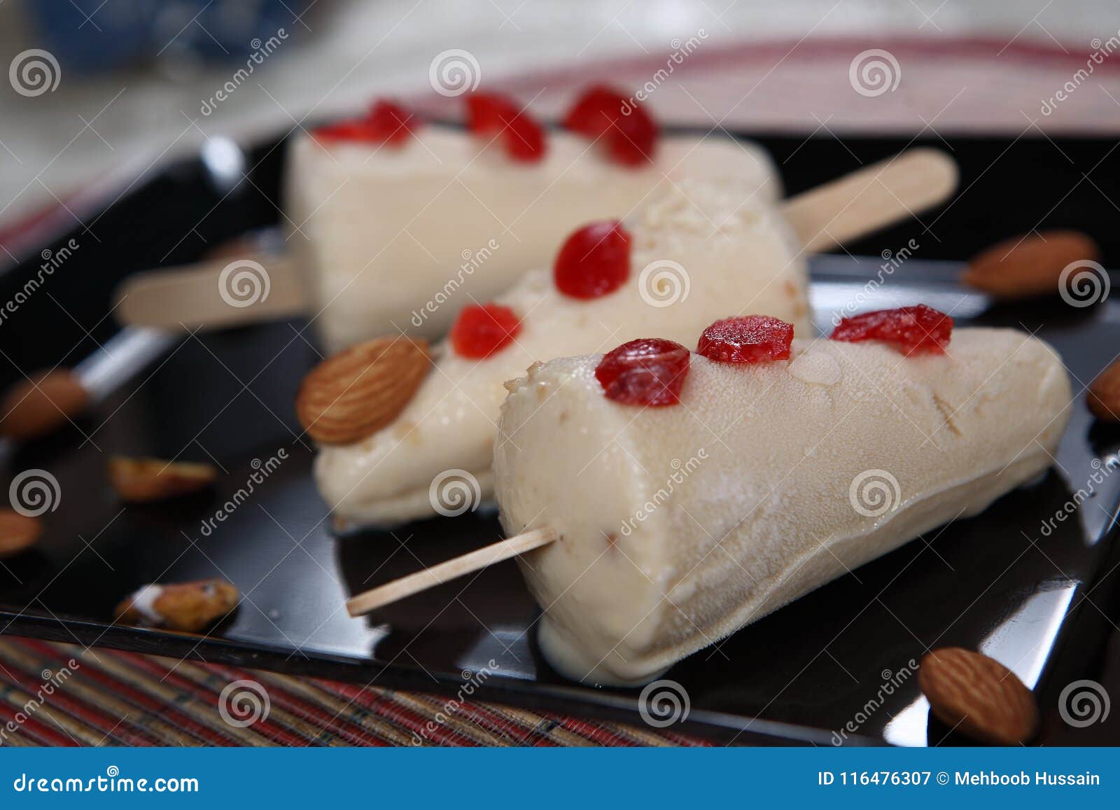 Kulfi, Gefrorener Molkereinachtisch, Indische Eiscreme Stockbild - Bild ...