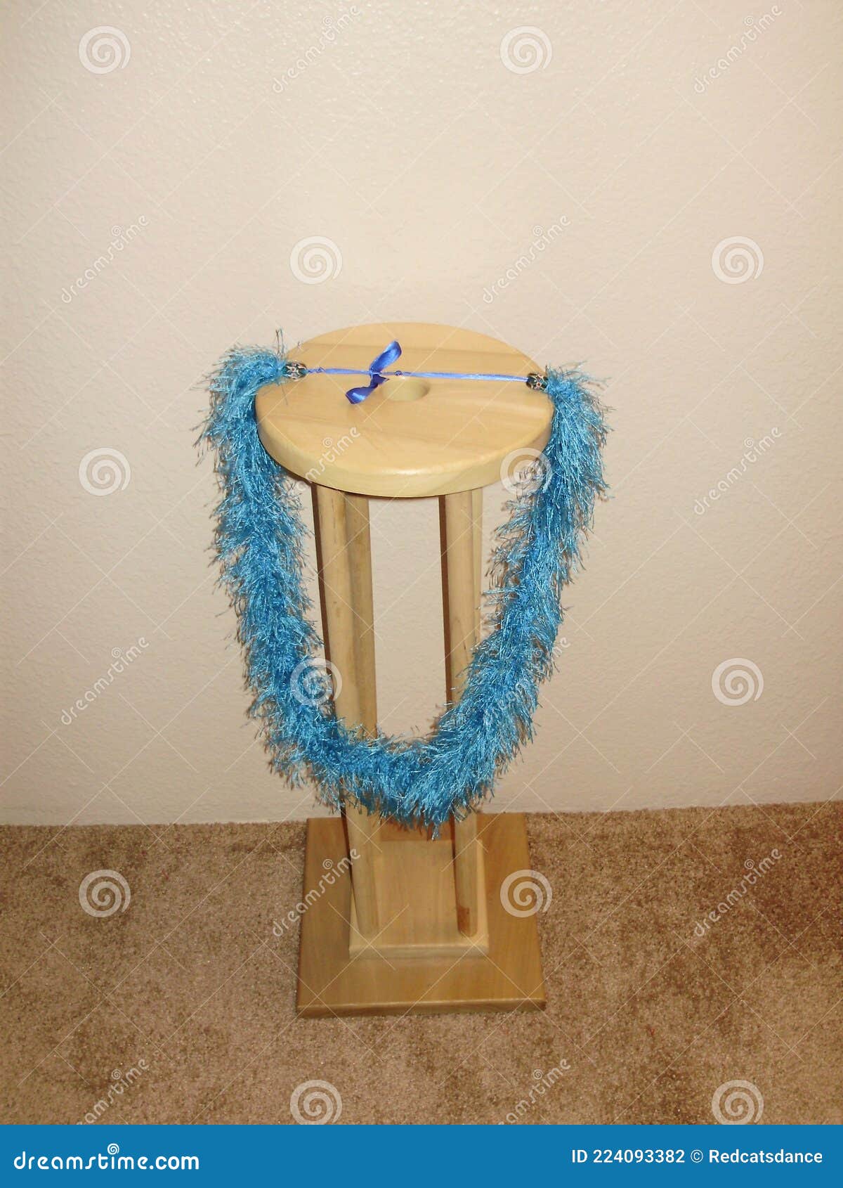 kumihimo stand with lei