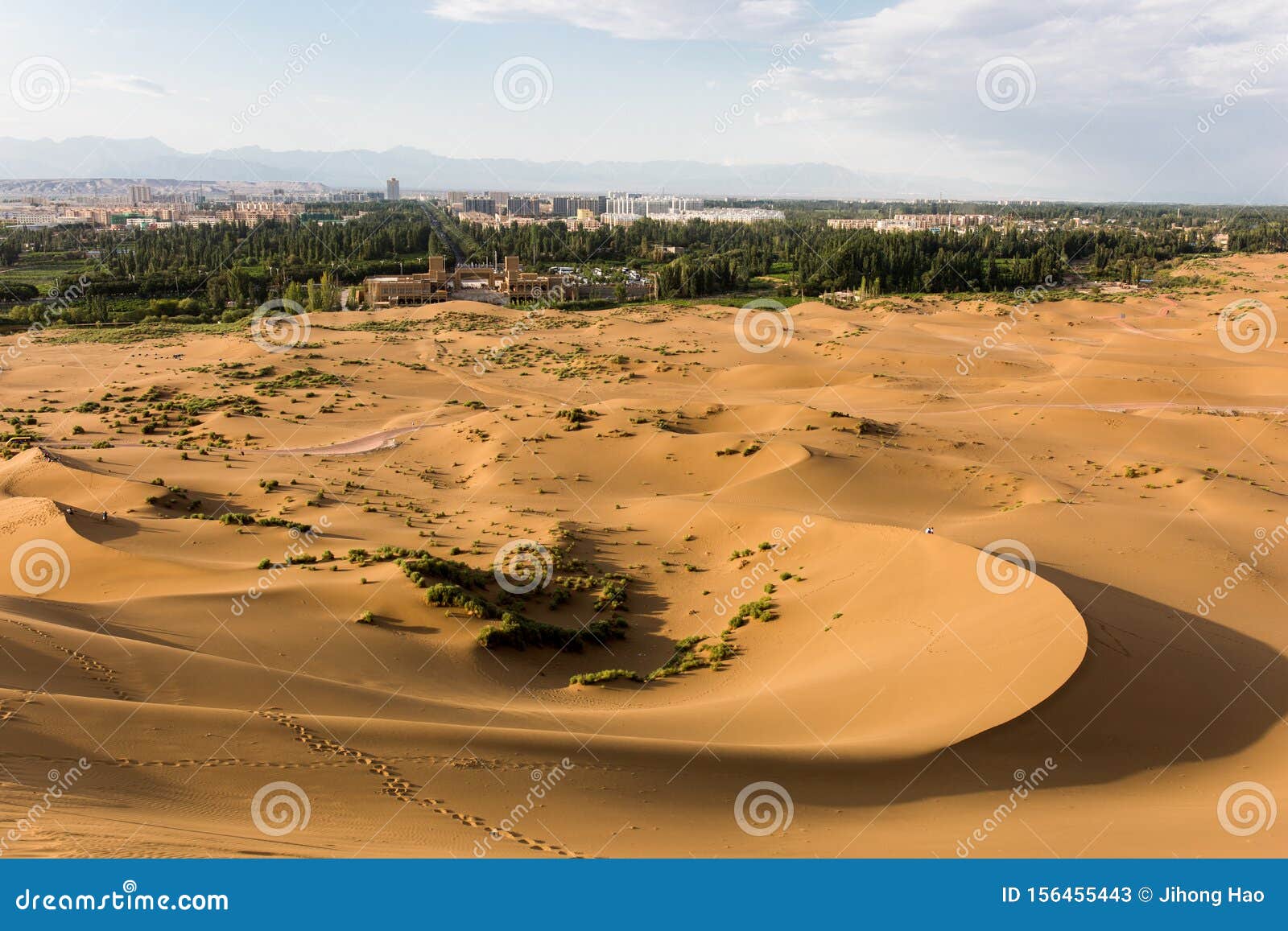 the kumutage desert in xinjiang, china, the desert closest to the city