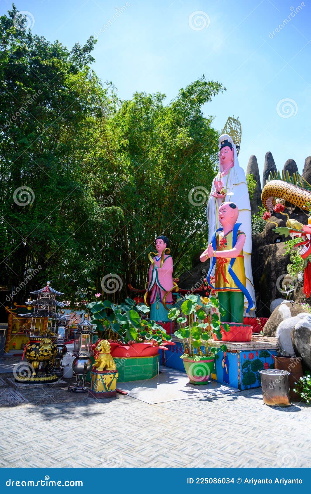 kwan in statue at chinese old temple