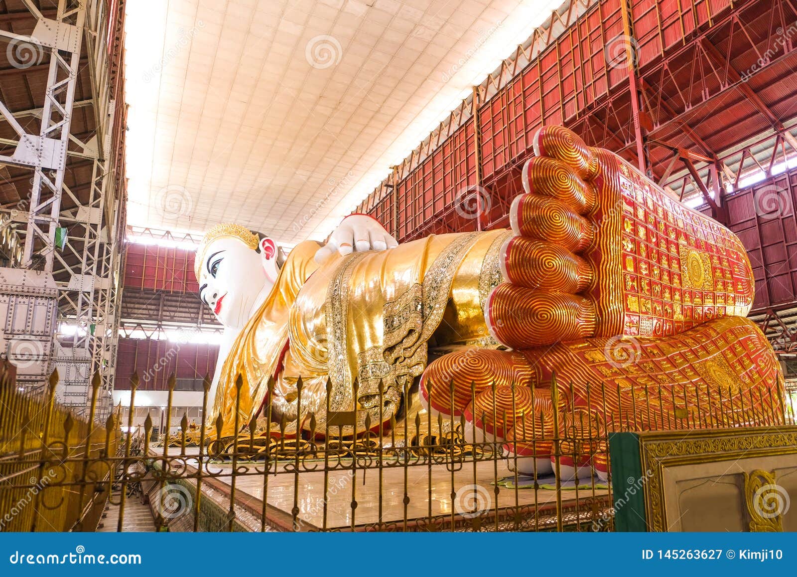 wat kyauk htat gyi reclining buddha