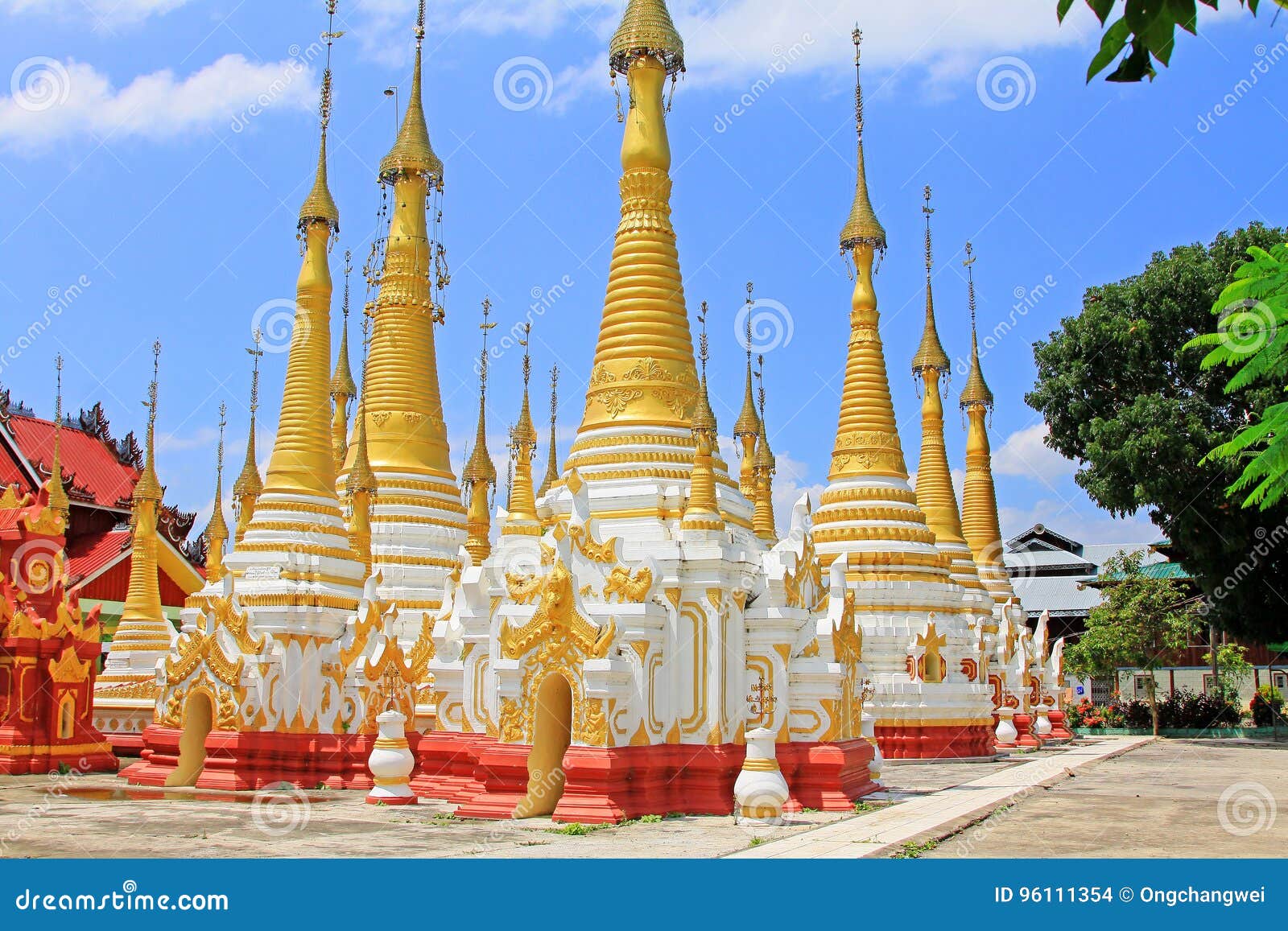 kyauk phyu gyi pagoda, nyaungshwe, myanmar
