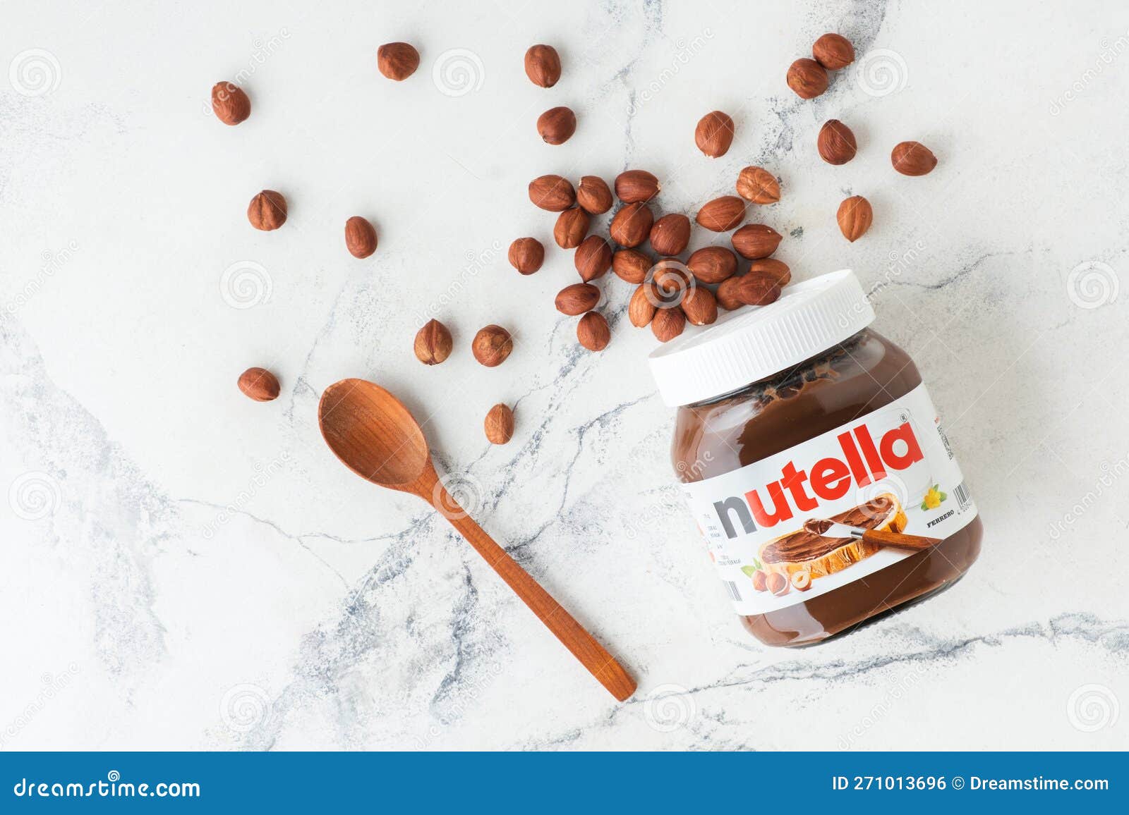 Nutella avec une cuillère en bois