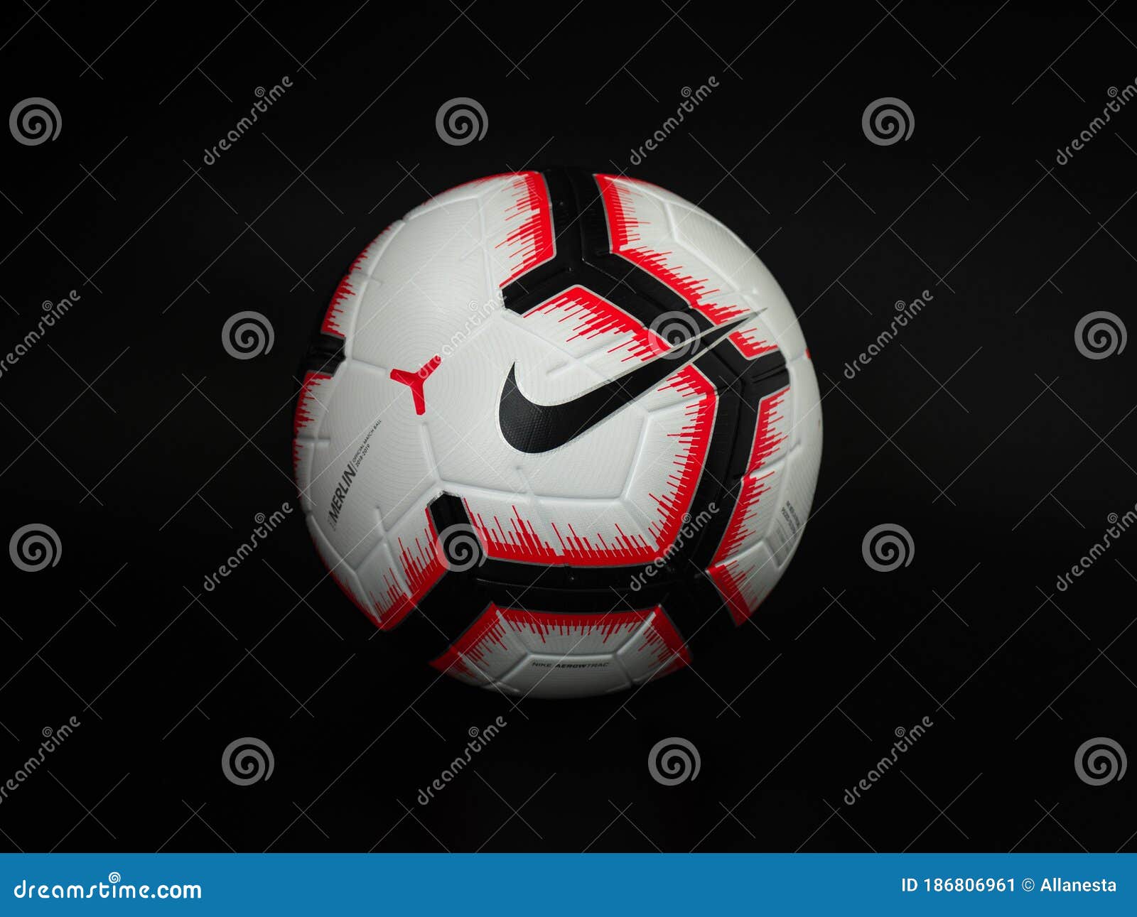triunfante Infantil milla nautica Kyiv, Ukraine - May 2020. Soccer Ball on Black Background, Nike Football  Editorial Photo - Image of pattern, equipment: 186806961