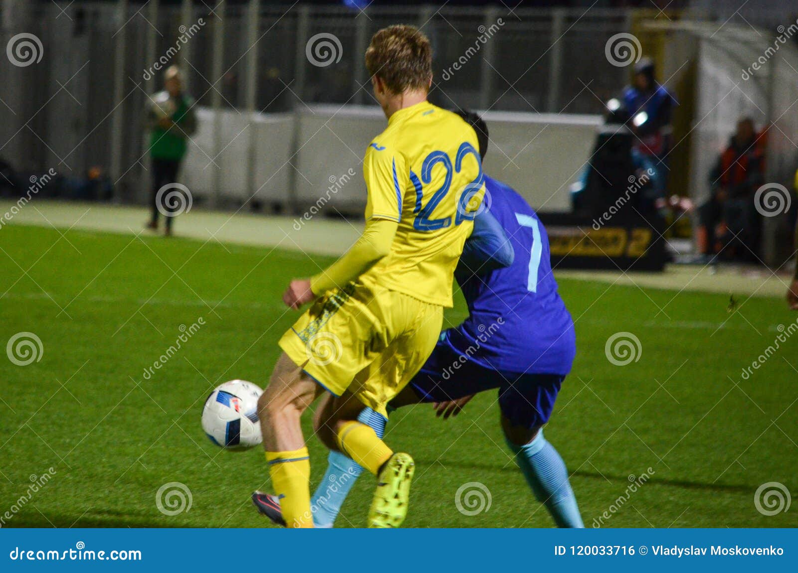 KYIV, UKRAINE - 10 octobre 2017 : Justin Kluivert pendant le qua. KYIV, UKRAINE - 10 octobre 2017 : Justin Kluivert pendant le match de qualification du championnat européen 2019 (U21) entre l'Ukraine U21 contre les Pays-Bas U21, Ukraine