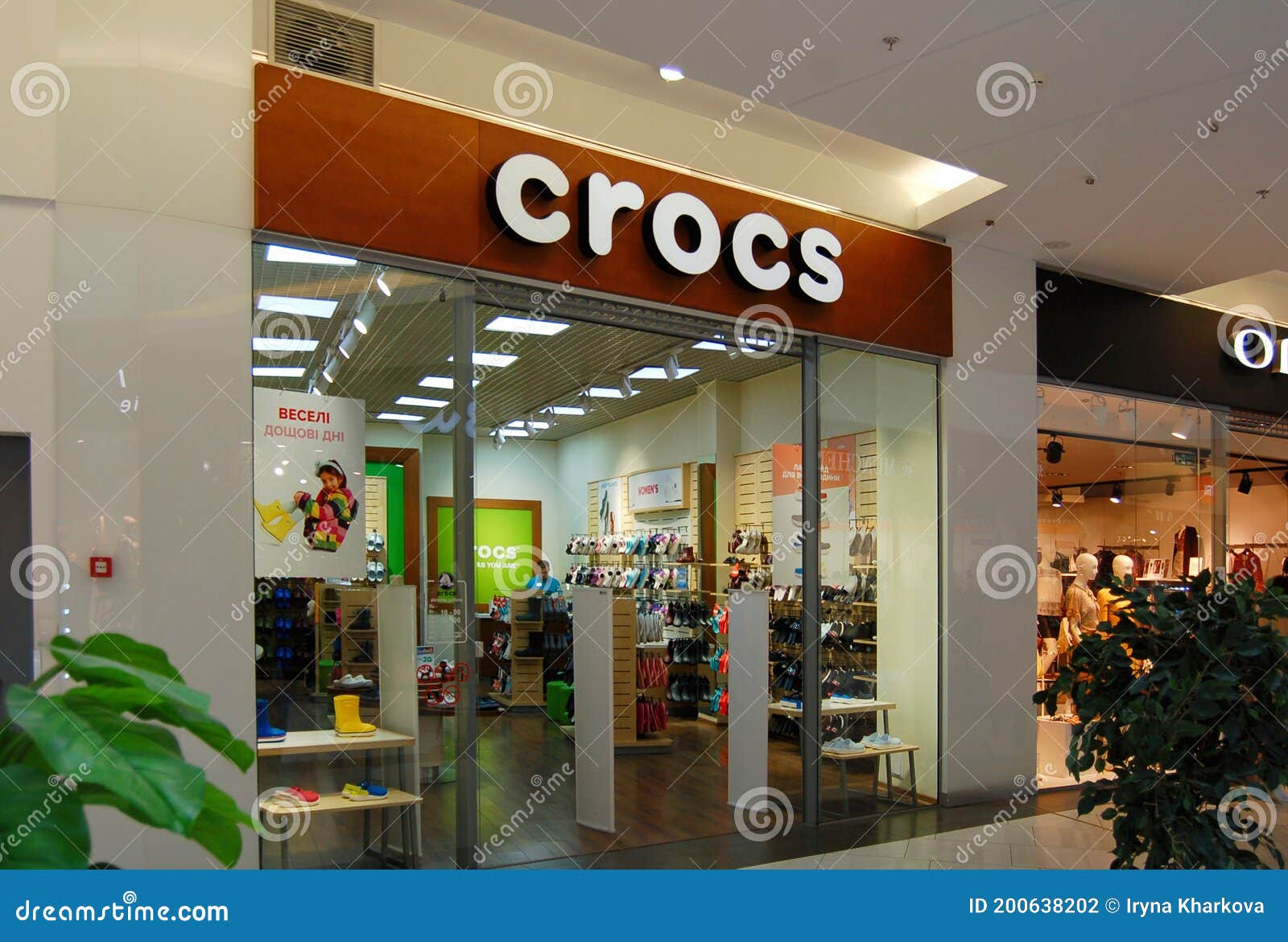 factory outlet crocs