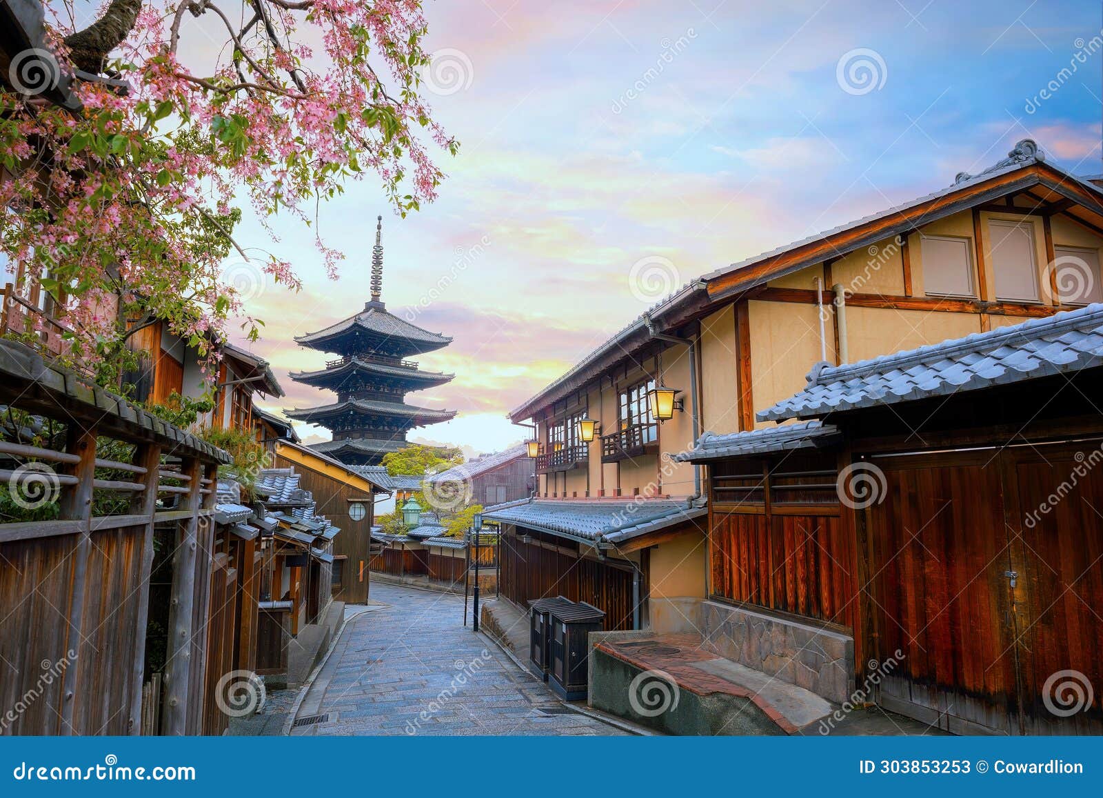 scenic cityscape of yasaka pagoda sunset in kyoto
