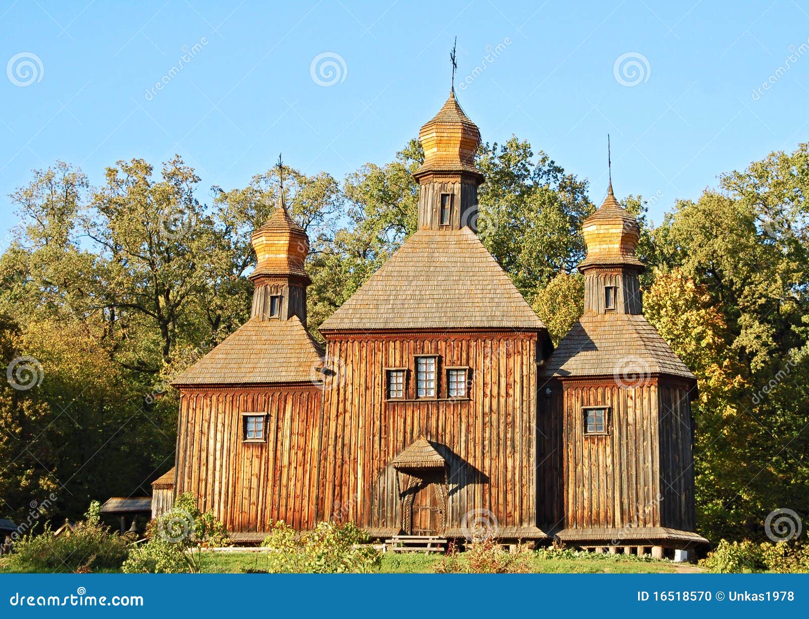 Kyrkligt trä för antikvitet. För kiev för antikvitet kyrklig ethnographic pirogovo träukraine museum