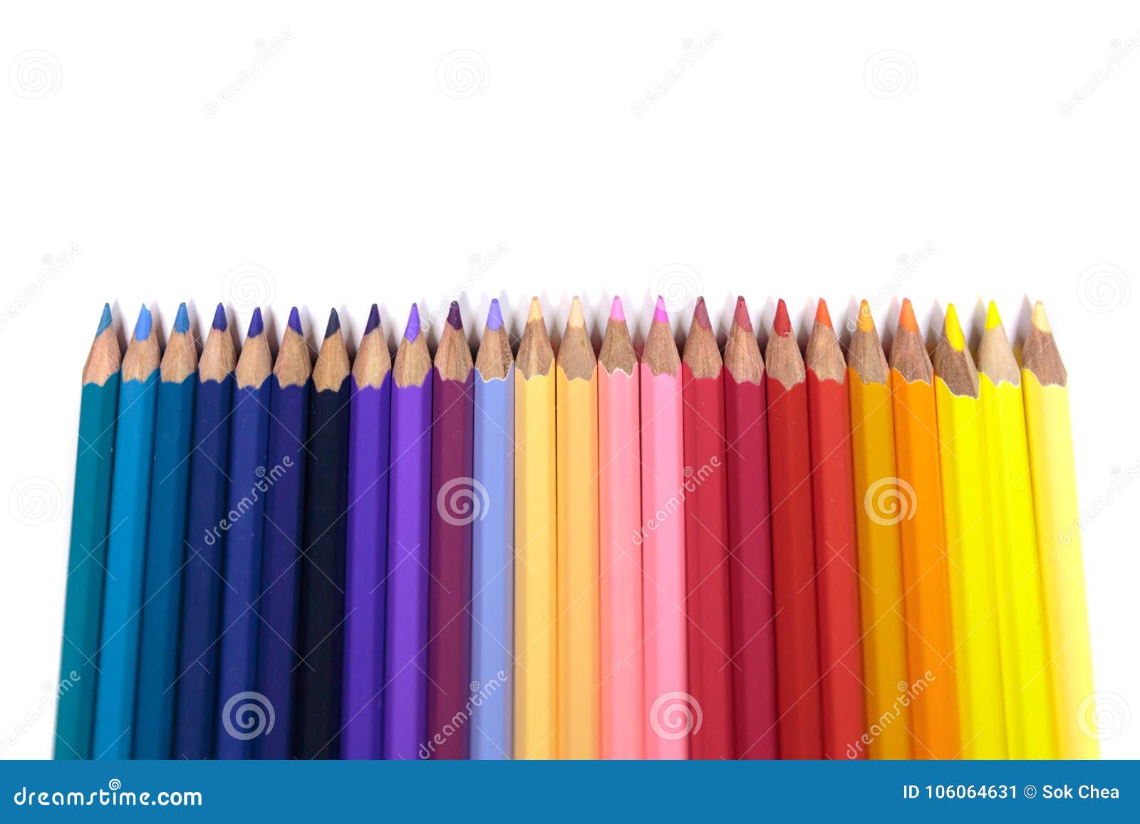 Lapices Del Color Para Los Ninos Que Hacen Frente Para Arriba En Fondo Blanco Puro Imagen De Archivo Imagen De Colores Primer