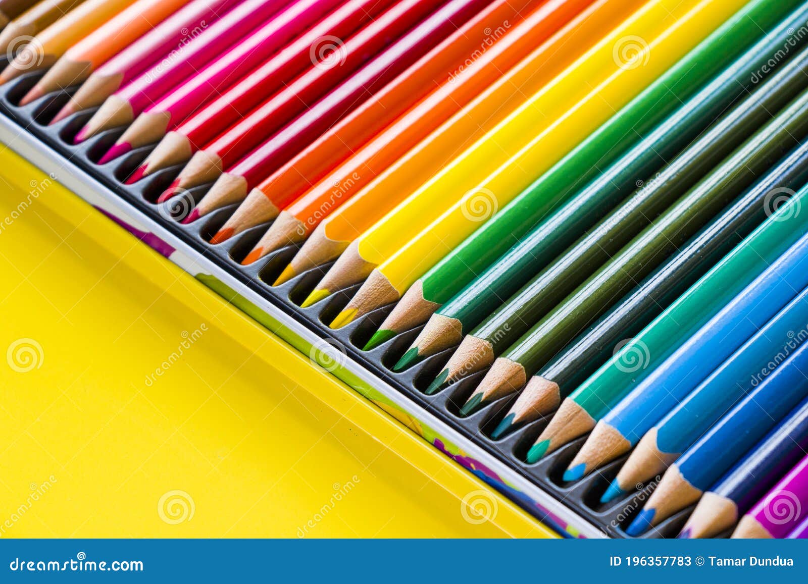 Conjunto De Lápices De Colores Para Dibujar. Eps10 Ilustración Vectorial.  Aislado Sobre Fondo Blanco Ilustraciones svg, vectoriales, clip art  vectorizado libre de derechos. Image 38334883