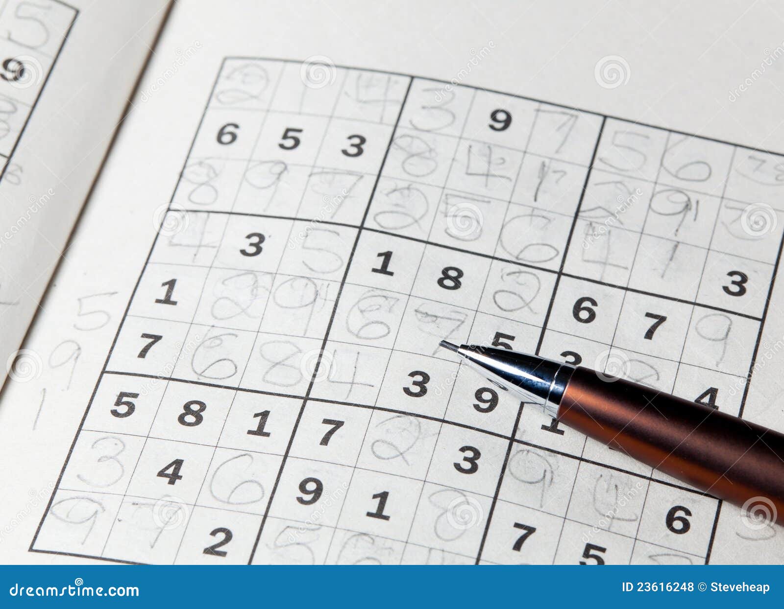 Lápiz Que Reclina Sobre Libro Del Sudoku de archivo - Imagen de primer: 23616248
