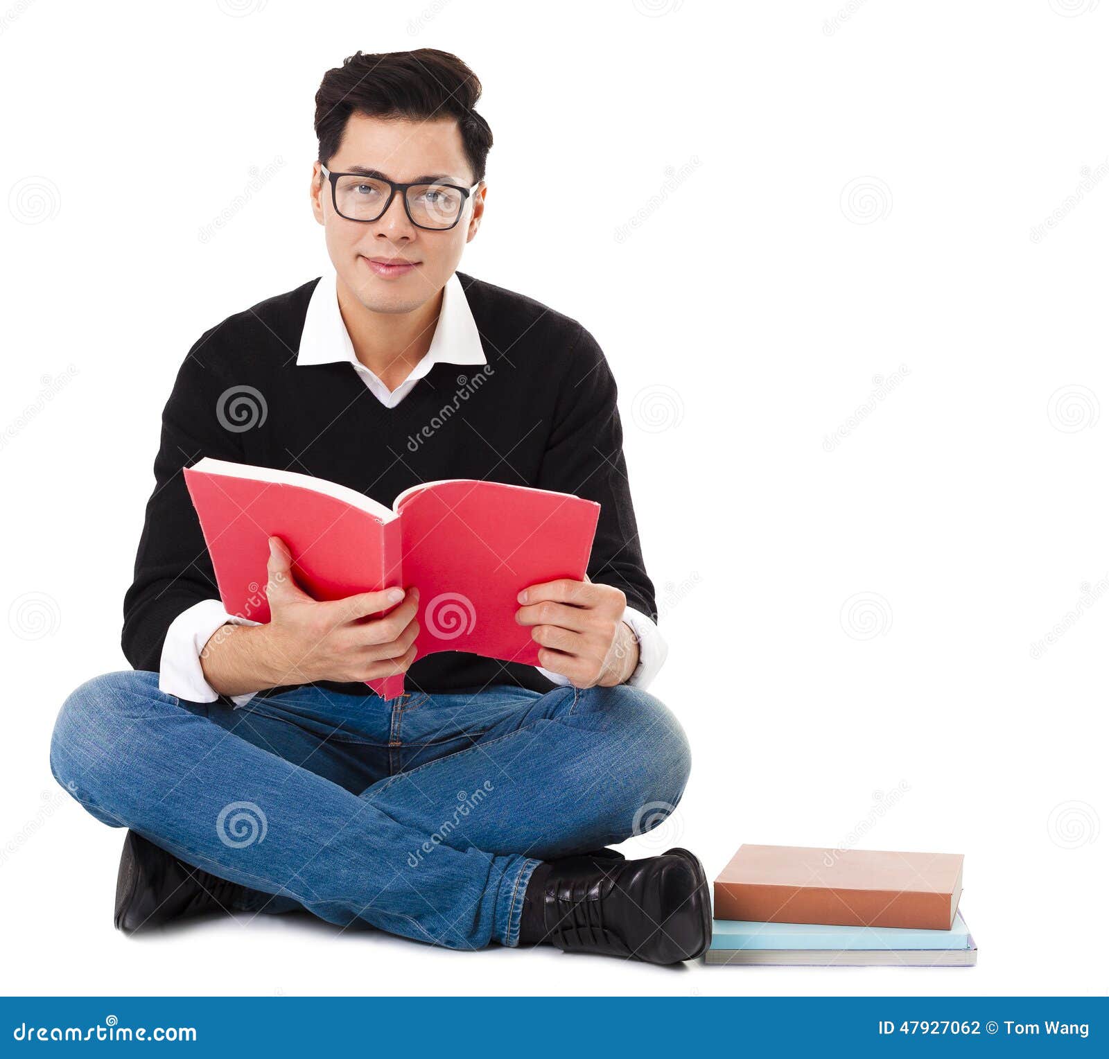 Малыш генерального читать. Парень с книгой. Книга человек. Человек сидит с книгой. Чел сидит с книжкой.