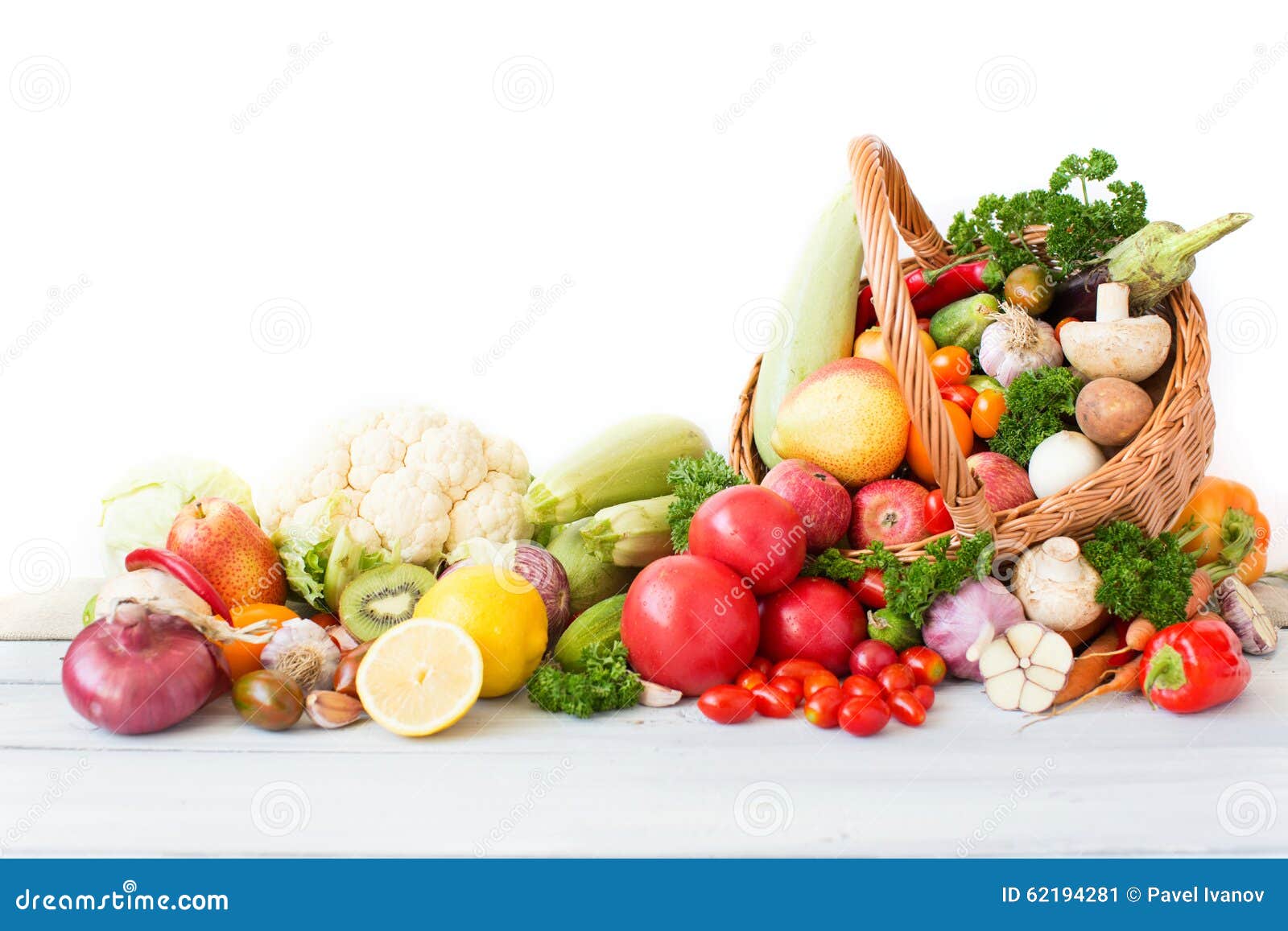 Légumes frais. image stock. Image du moisson, oignon - 13072891